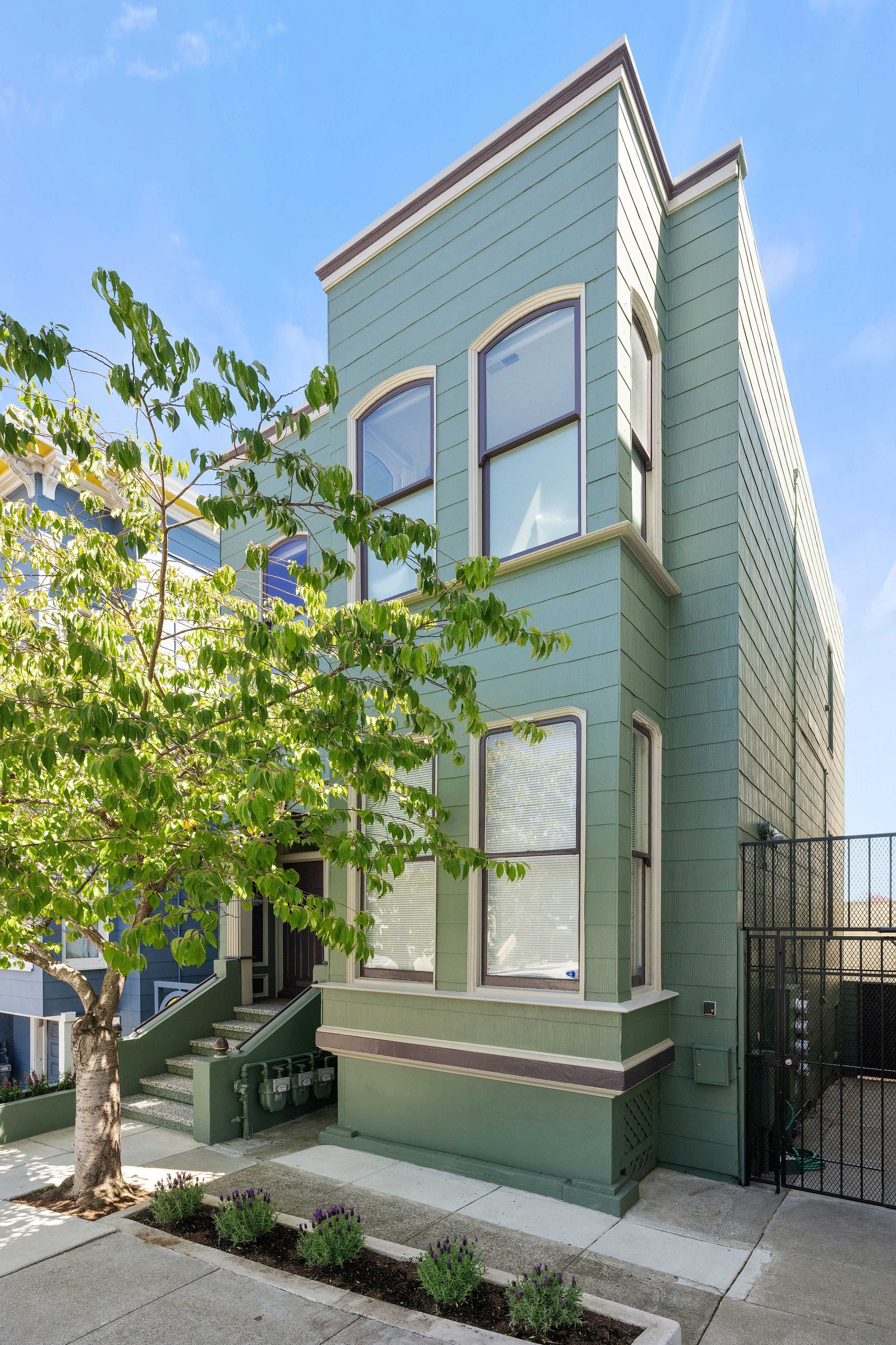 Full-Floor Flat in Vibrant San Francisco Location