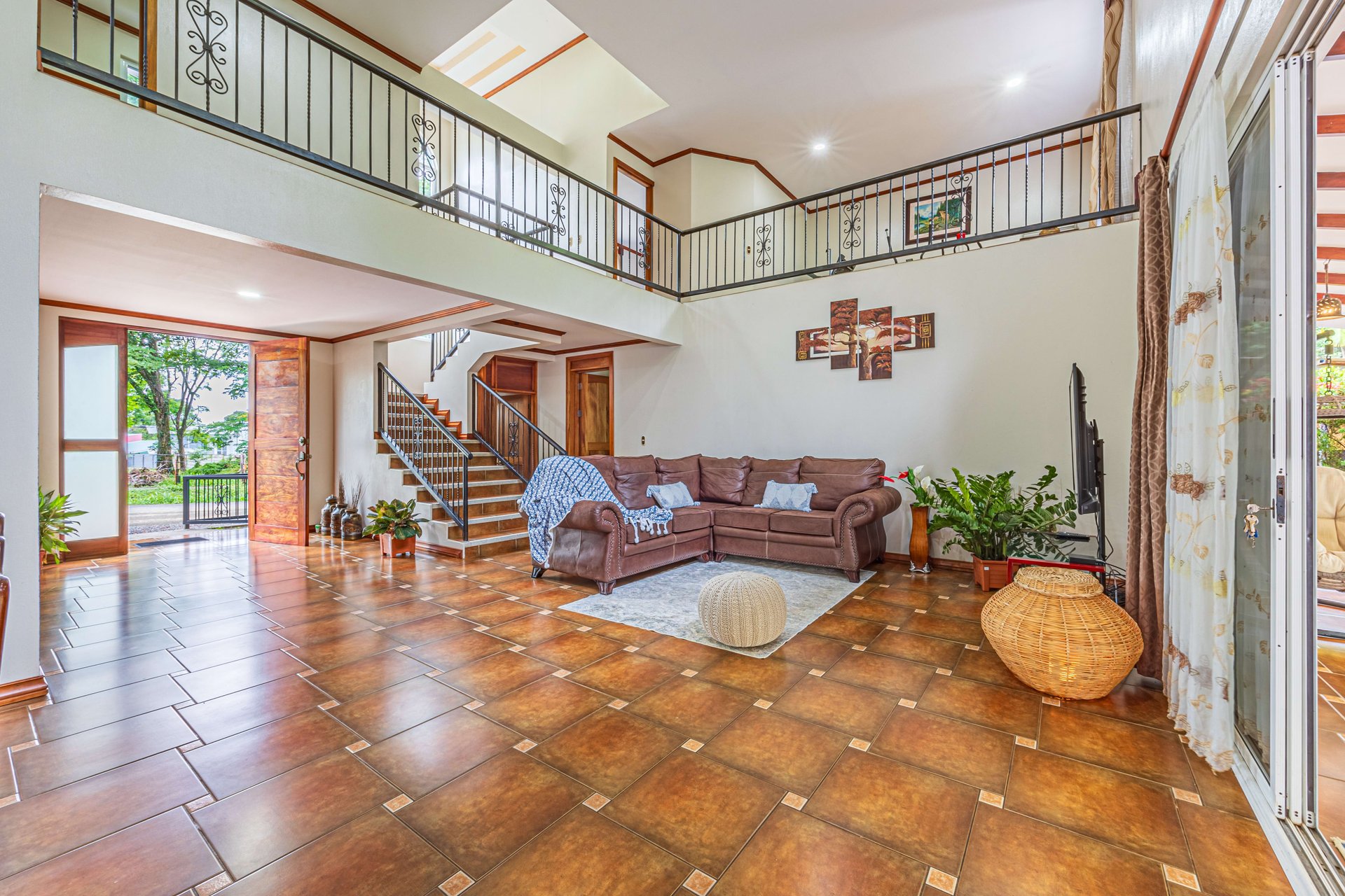 Commercial Building Opportunity in the Heart of Uvita. On Creek with Beautiful Jungle View