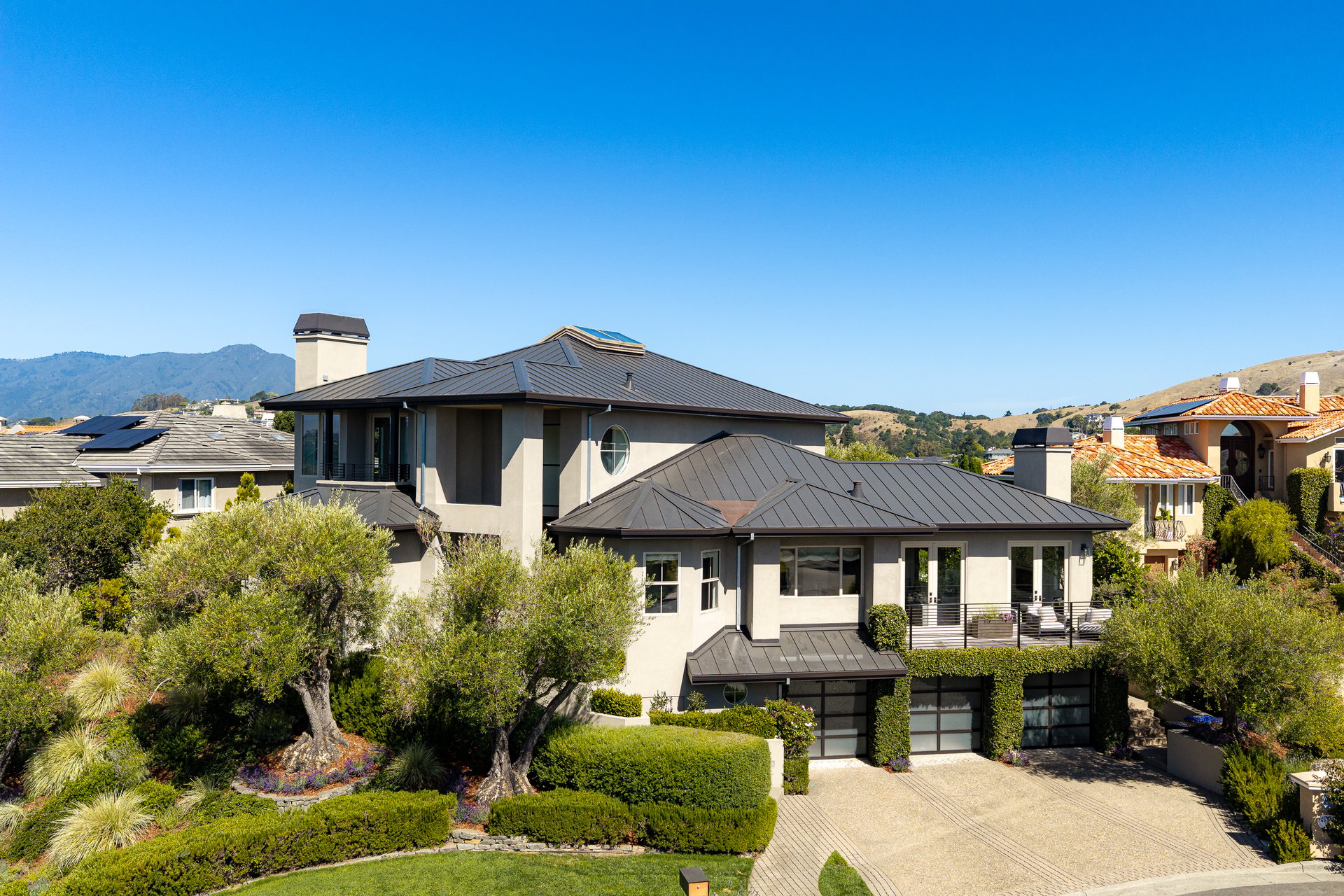 Architectural Modernism, Bay Views, and Exceptional Outdoor Living