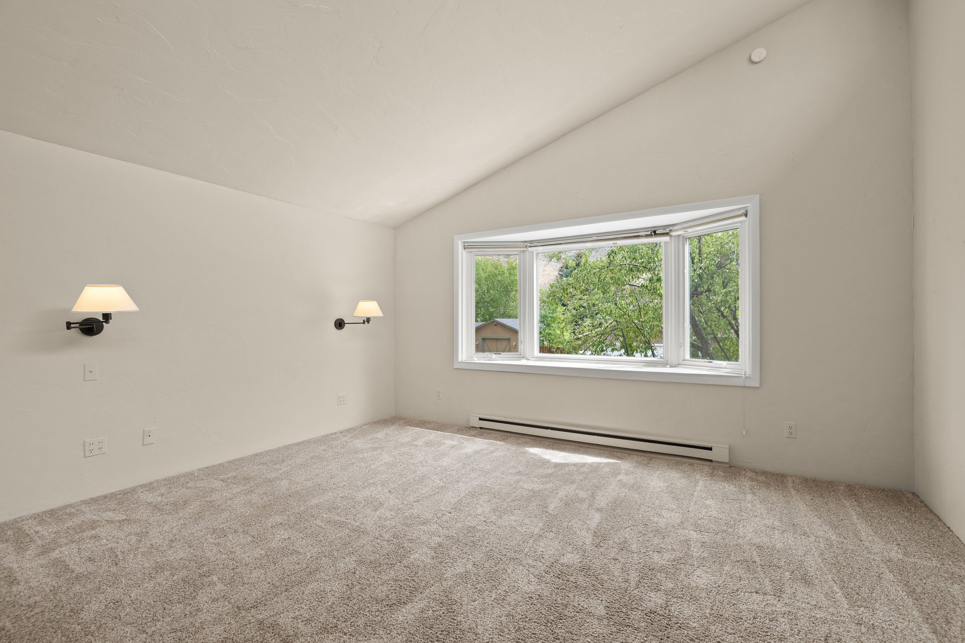 Spacious Mid-Valley Residence Near Crown Mountain Park