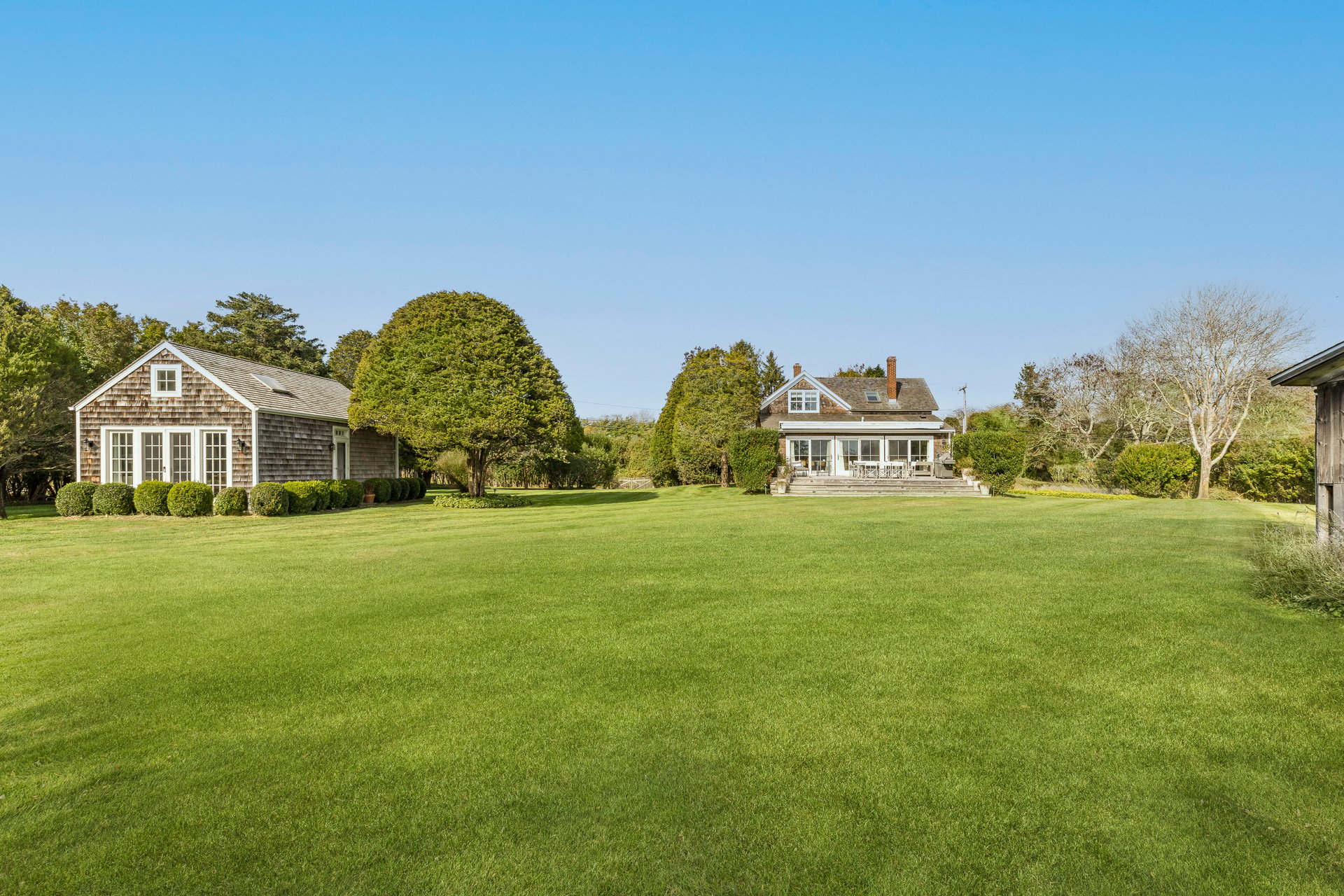 565 Hedges Lane