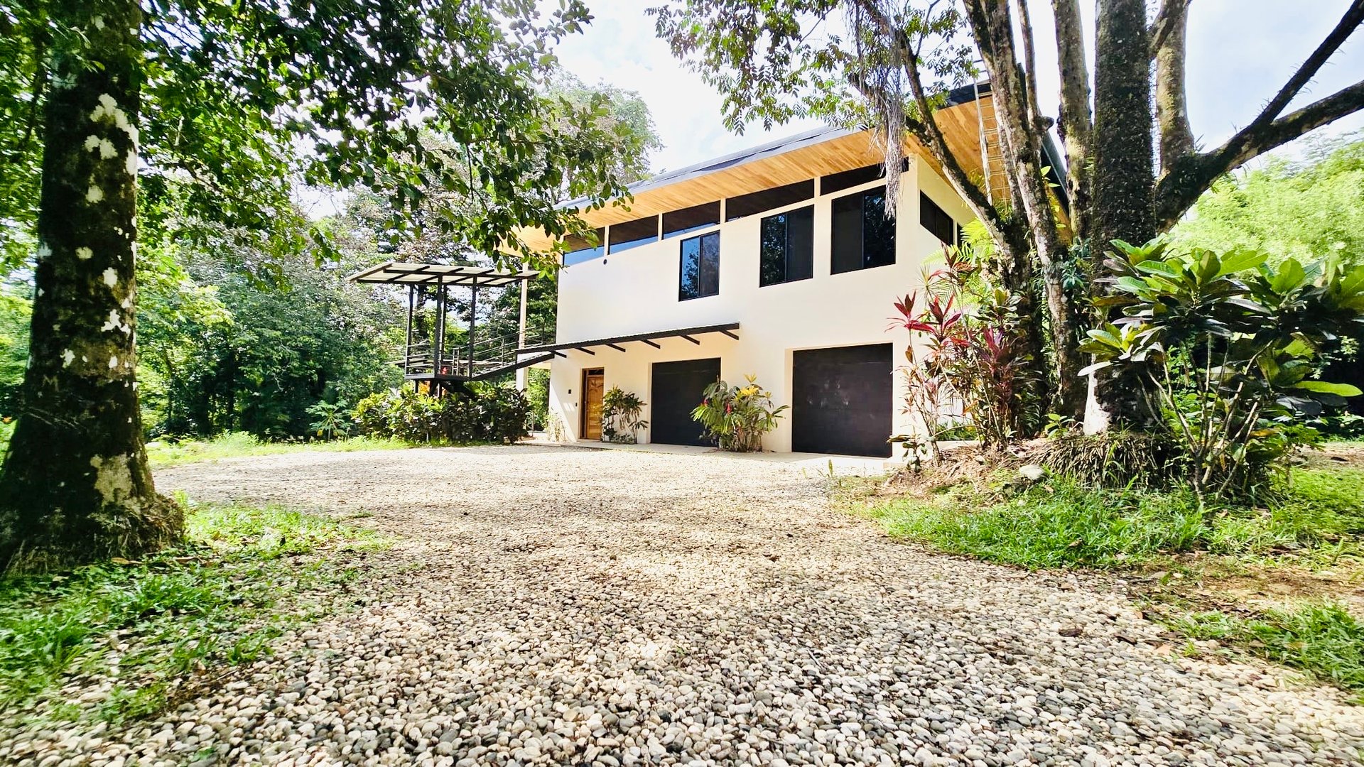 Jardines del Morete Riverside Oasis | Elegant 5 Bed Luxury Home