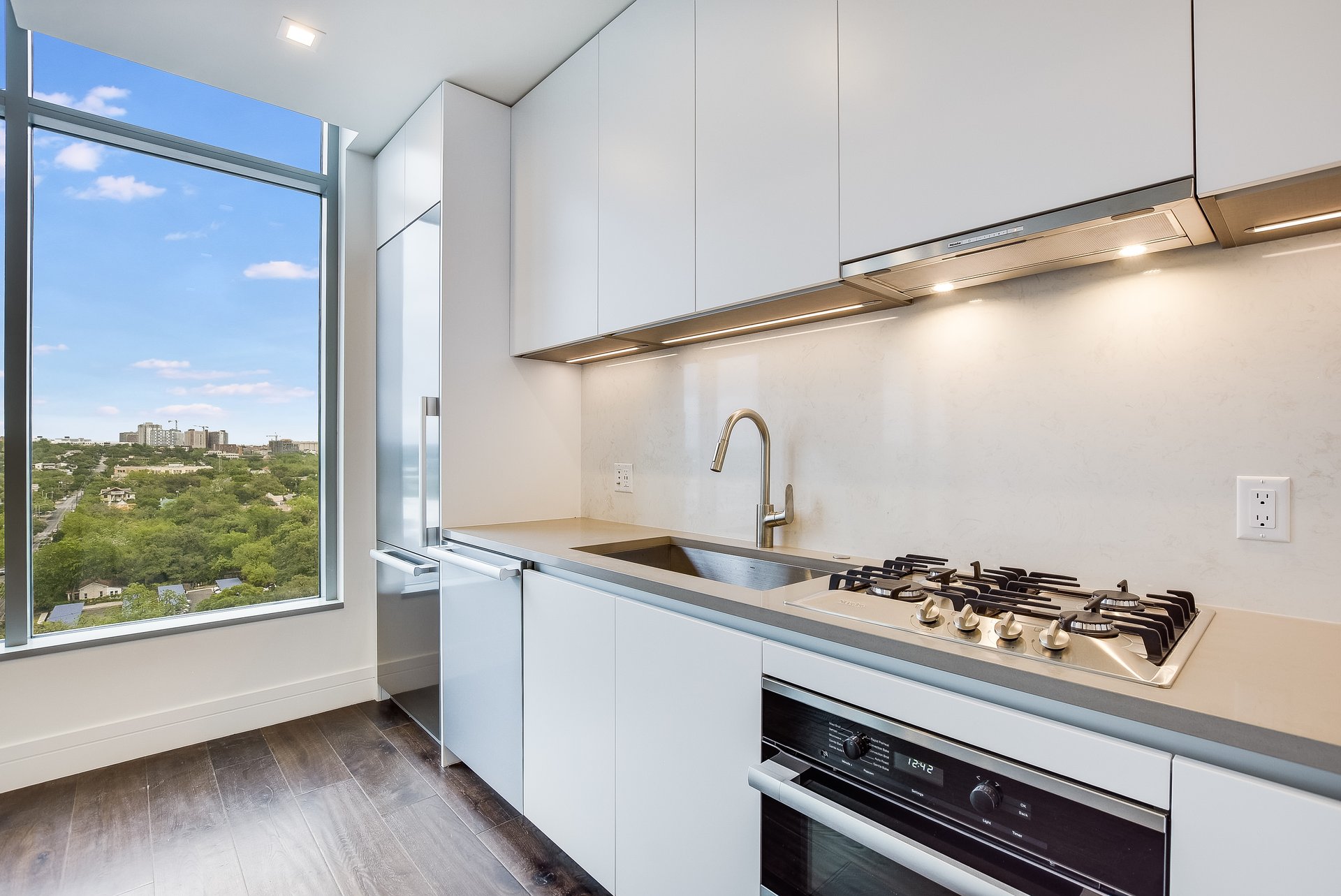 501  West Ave,  #1406