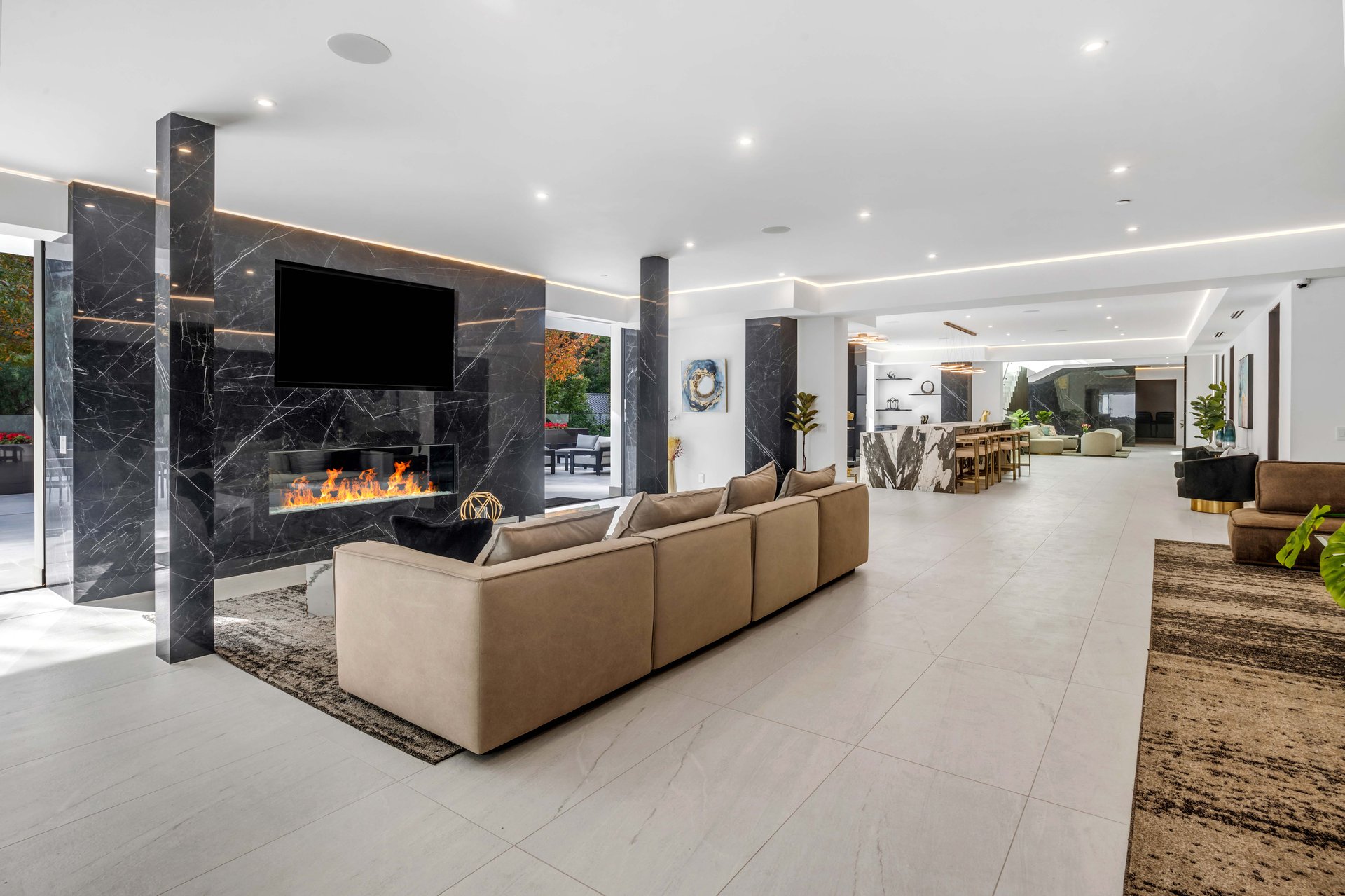 677 Nimes Road