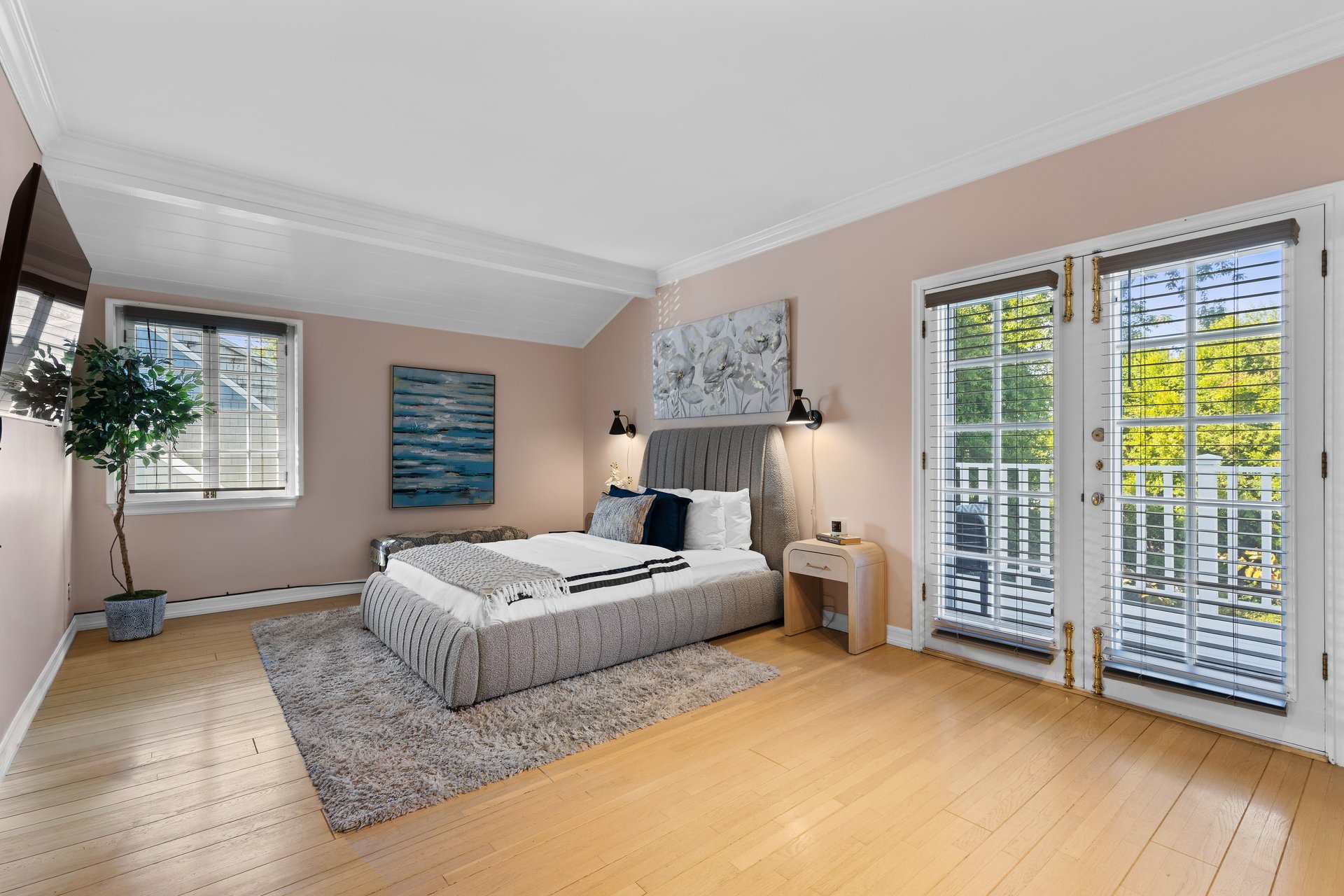 15435 Sutton St, Sherman Oaks