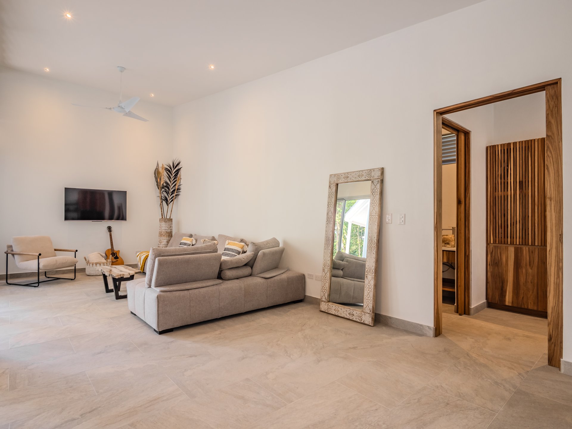 An Exclusive, Sunny Ridge-Top 4-Bed Designer House With Unforgettable Mountain & Jungle Views