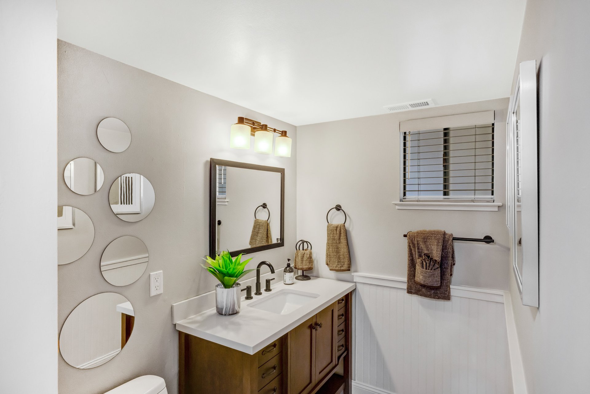 Charming Updated Townhouse Near the Ocean