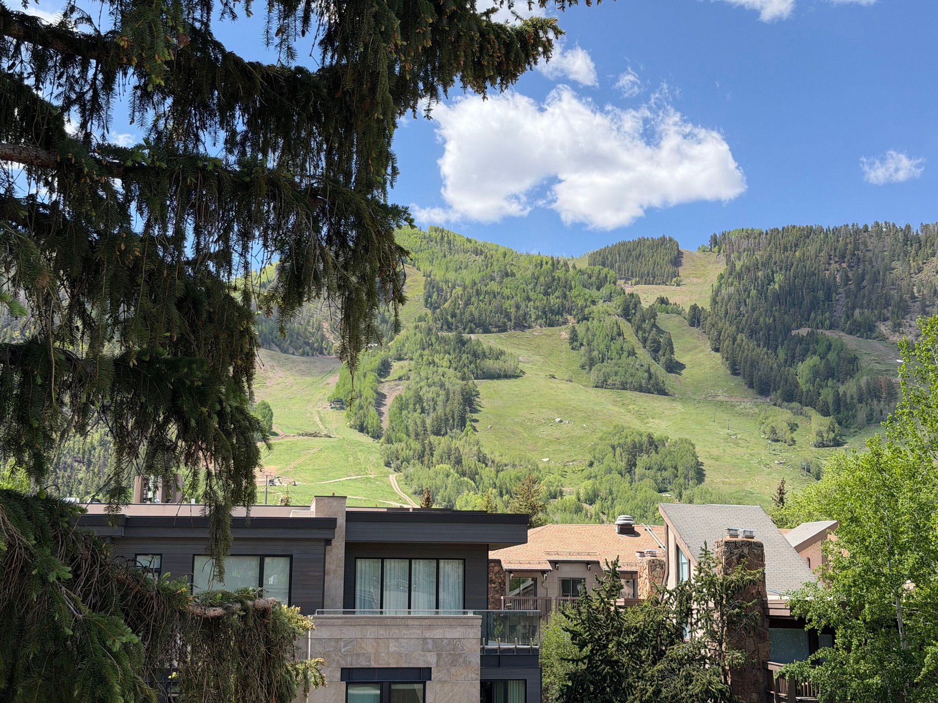 Top-Floor Luxury with Direct Aspen Mountain Views