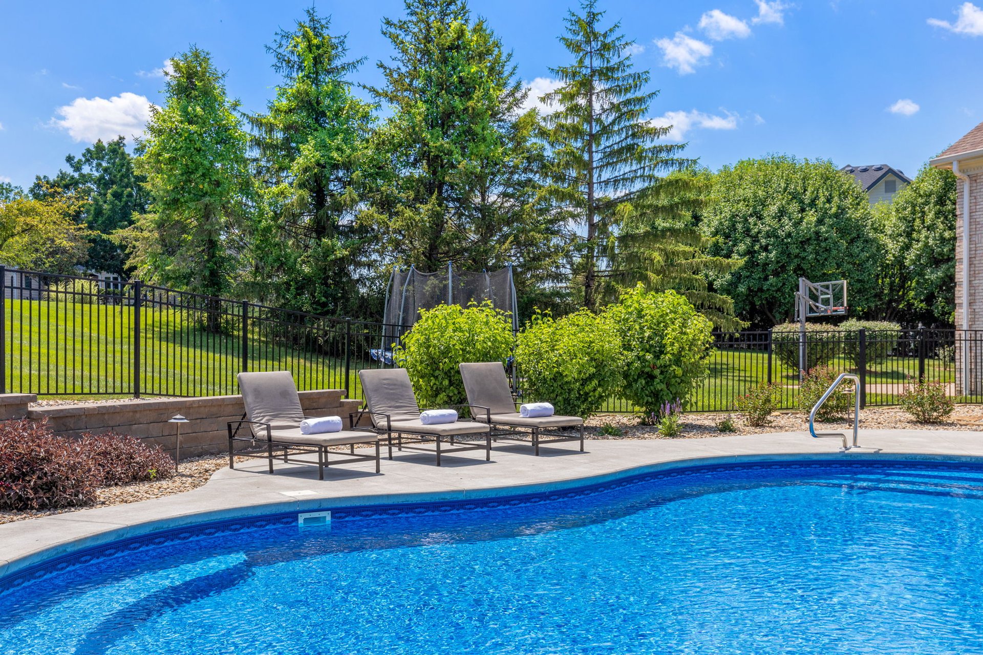 32 Rathfarnum Lane