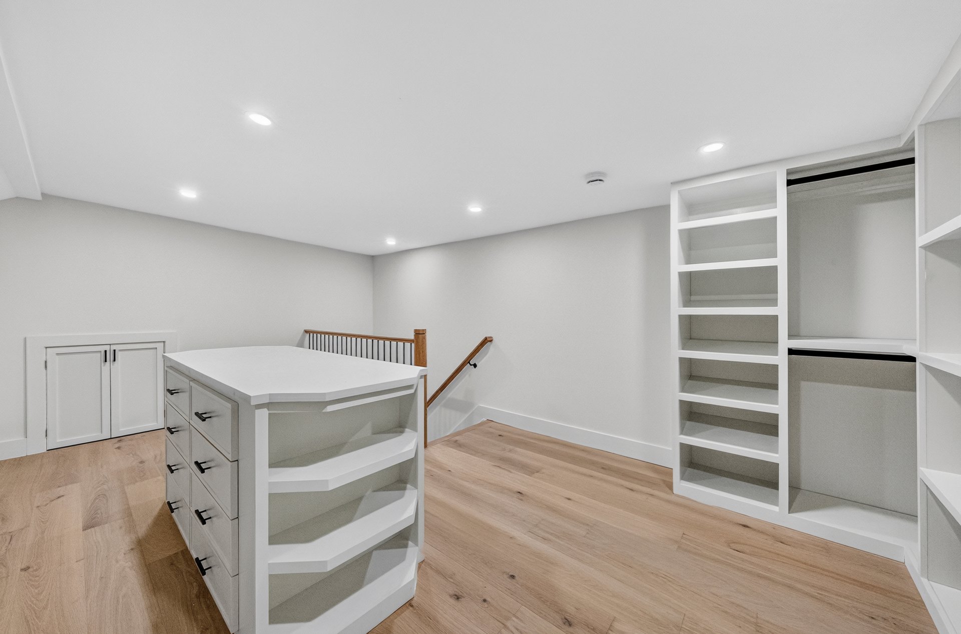887 Linden Ave, Ridgefield, NJ 07657