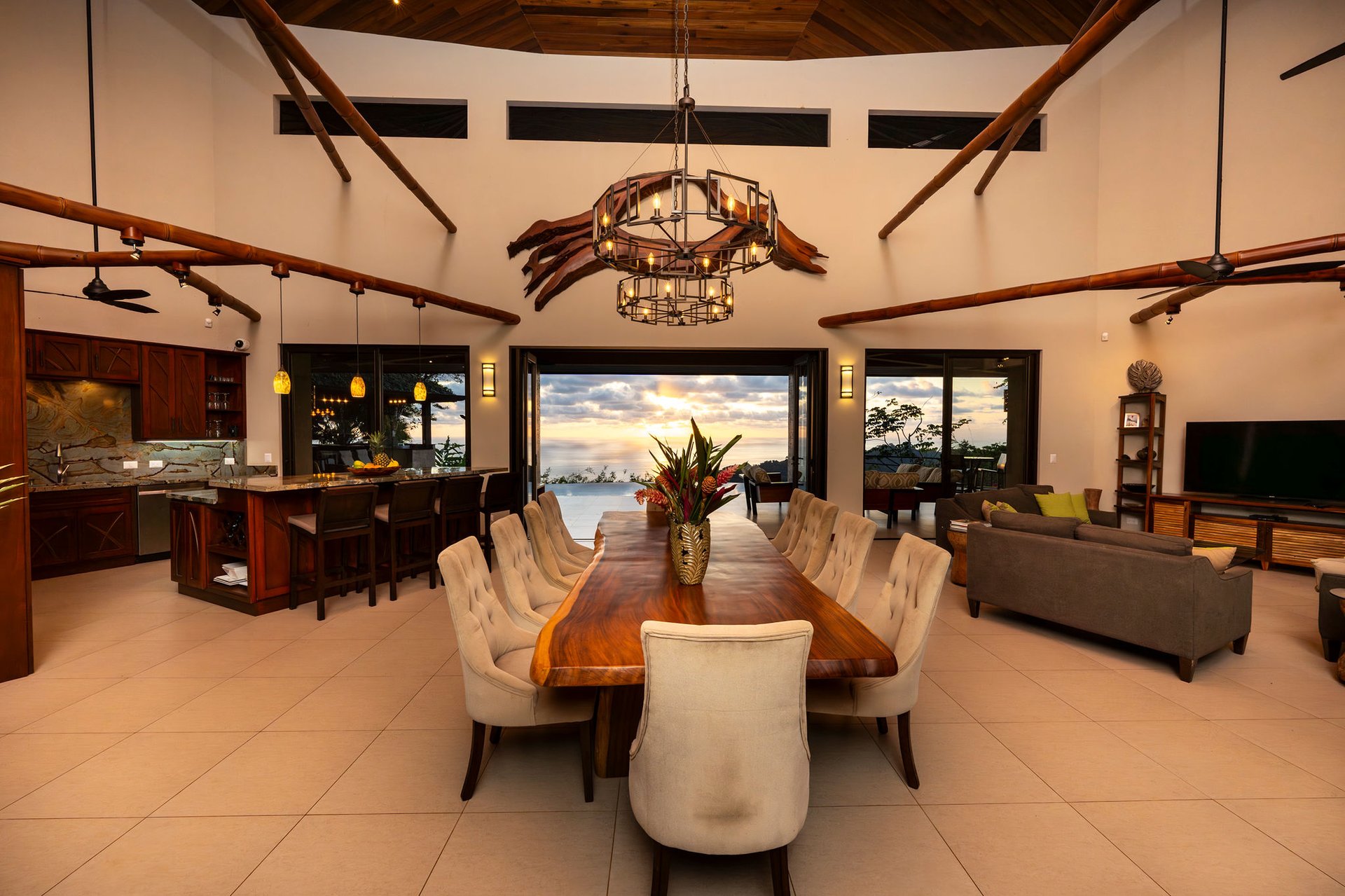 Casa Bambú – LUXURY 5 BEDROOM ESTATE WITH EXCEPTIONAL OCEAN VIEWS
