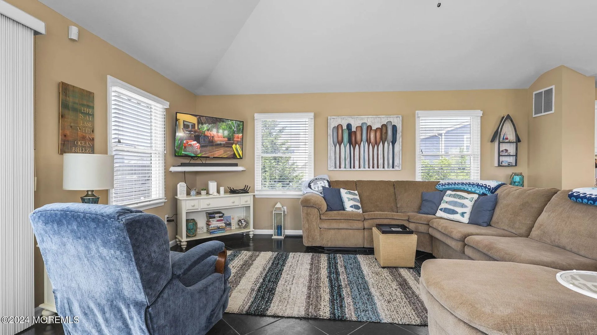 21 W Bayberry Dr