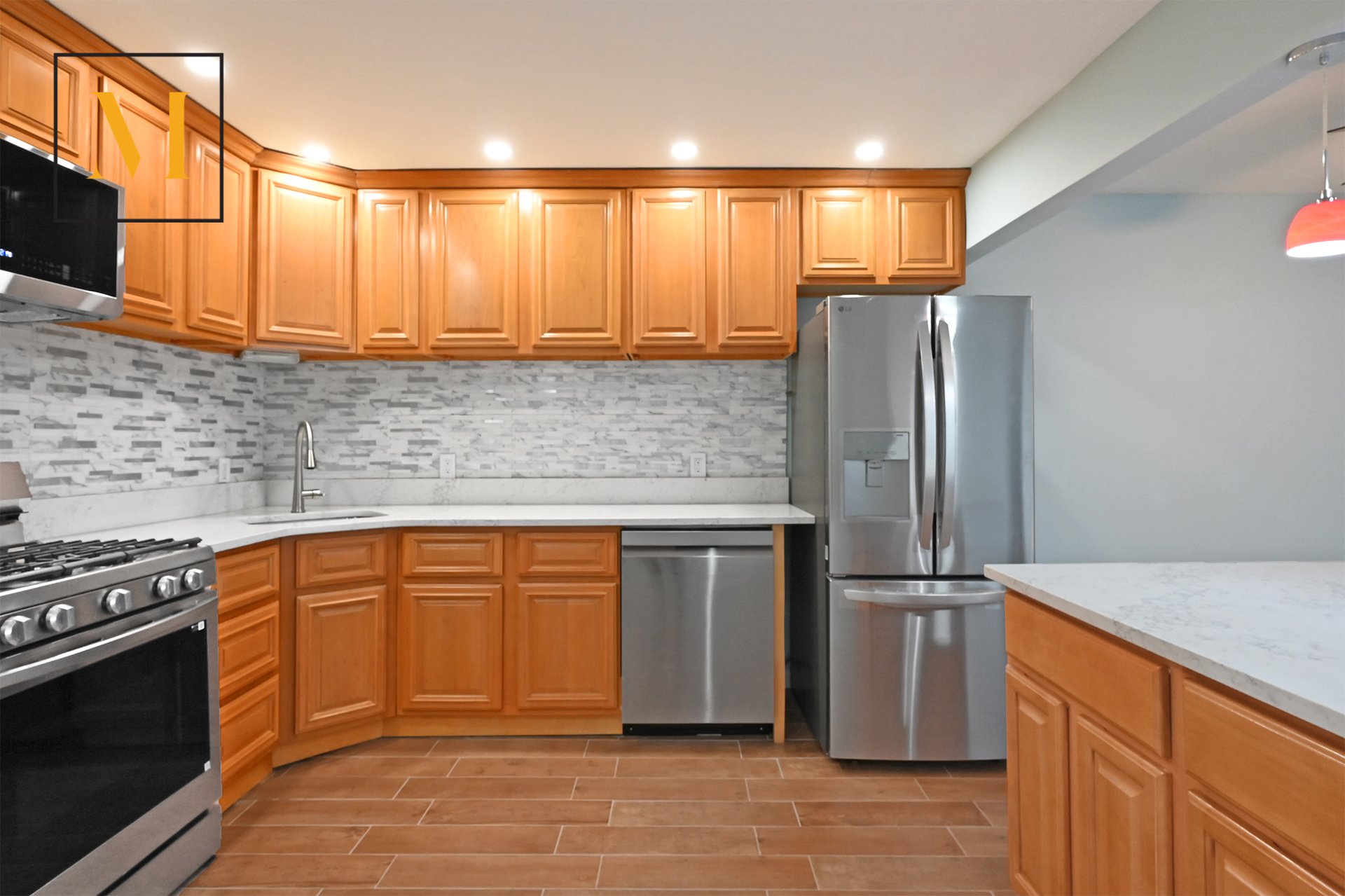 25-08 Newtown Avenue 004