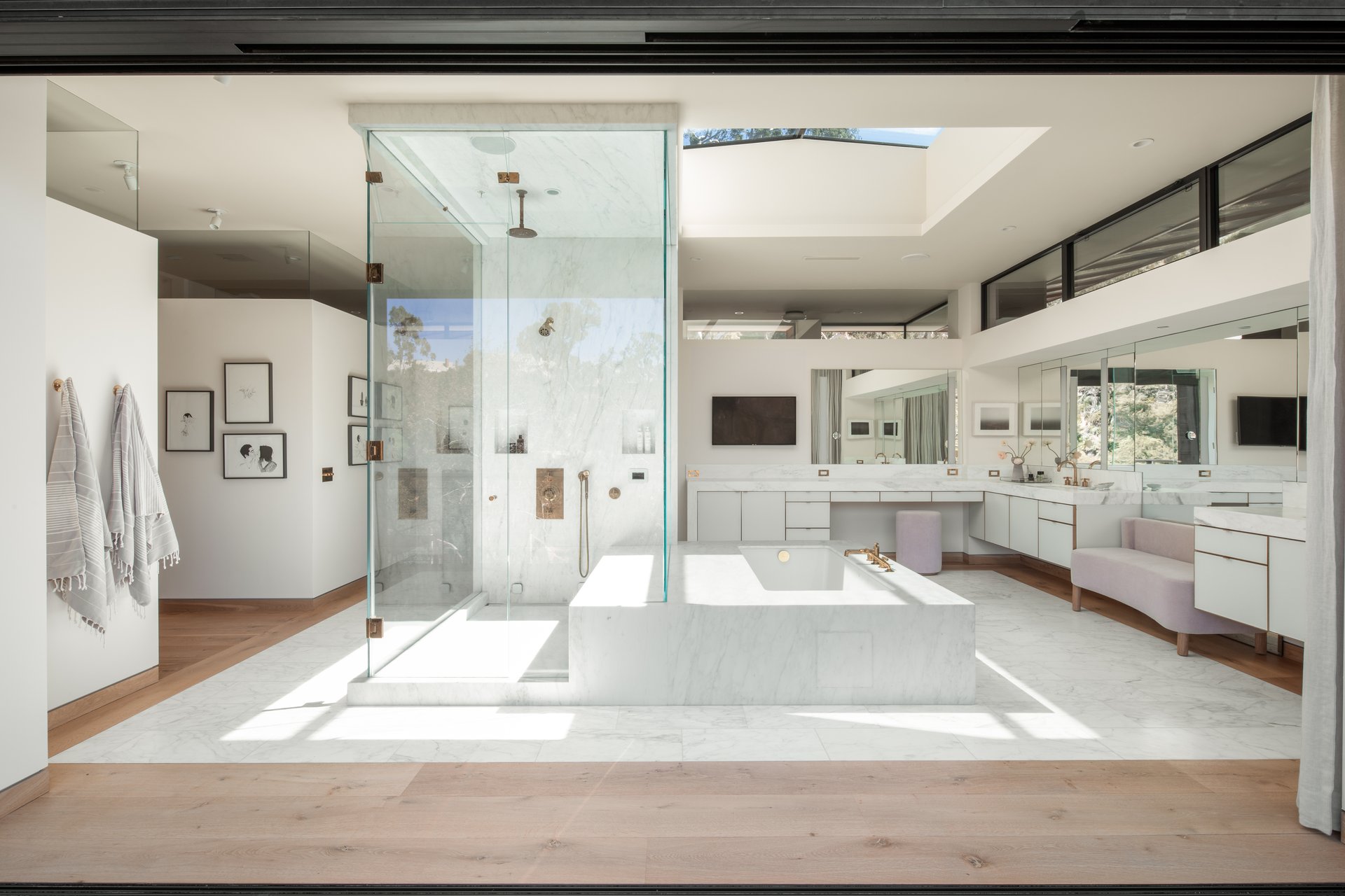 527 Latimer Rd, Santa Monica 