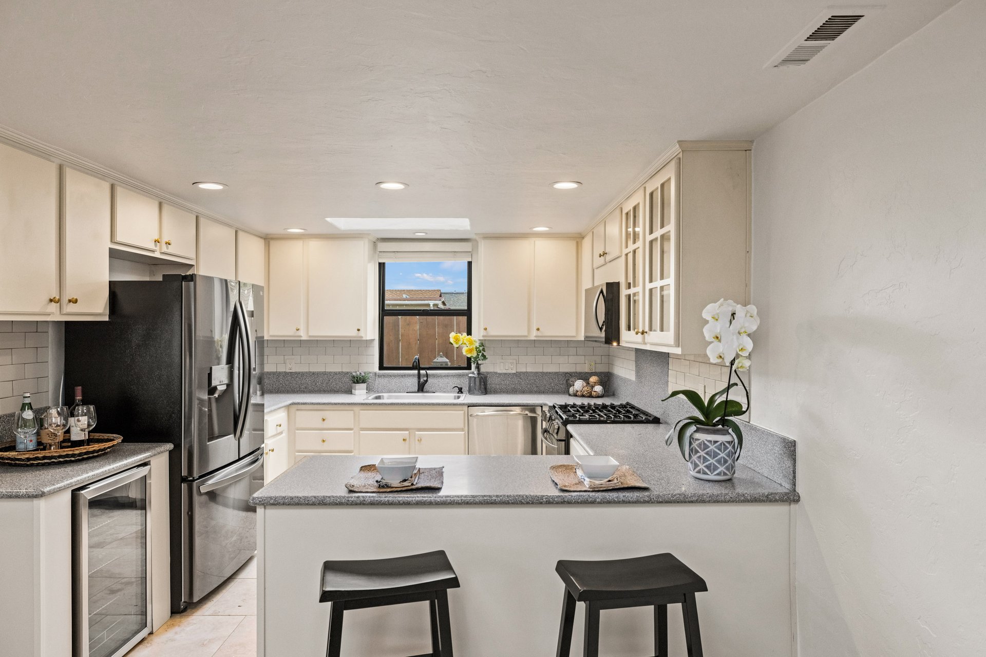 Monterey Sunbelt Living - 303 Del Robles Ave