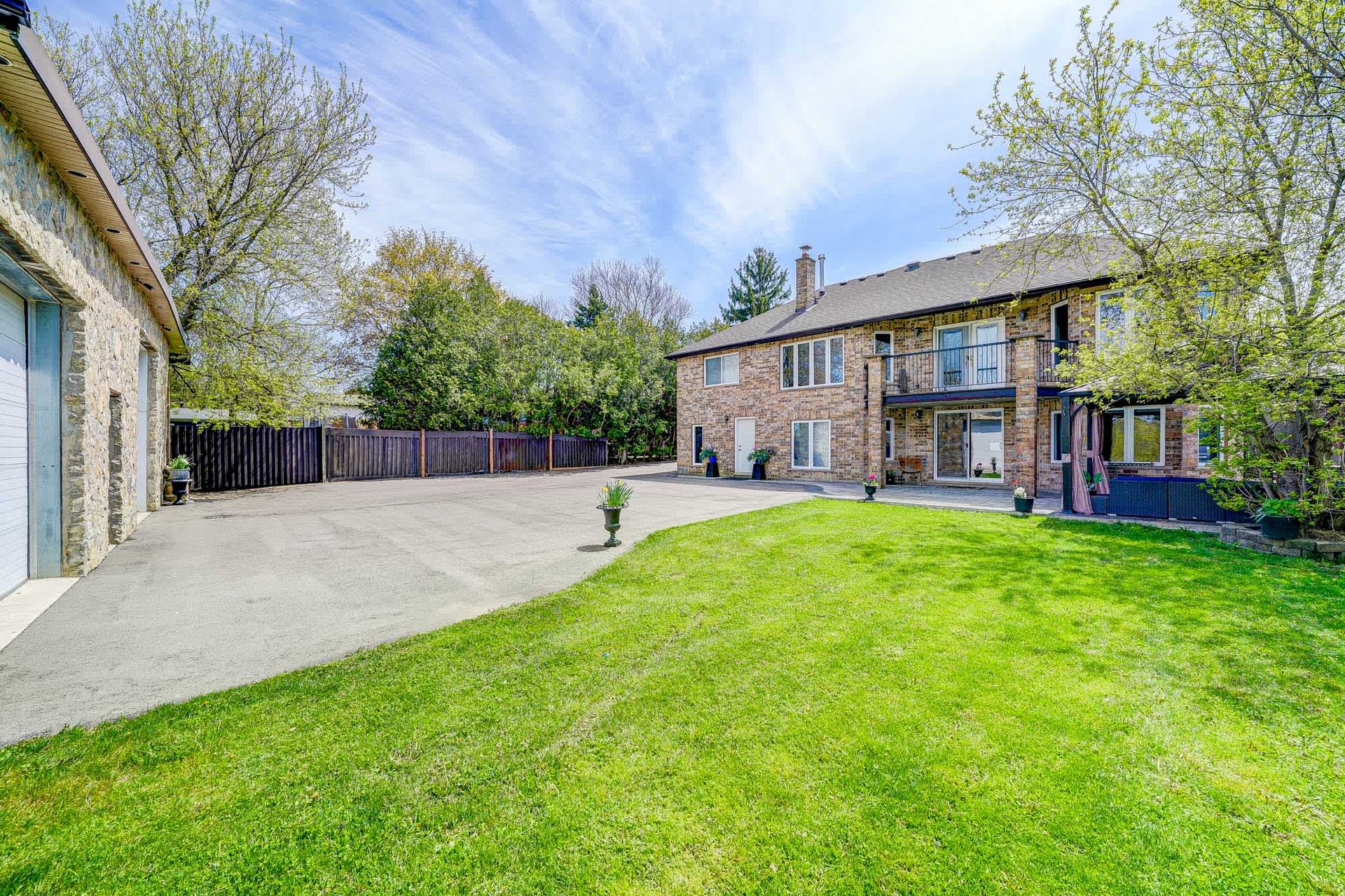 7364 Dickenson Rd E