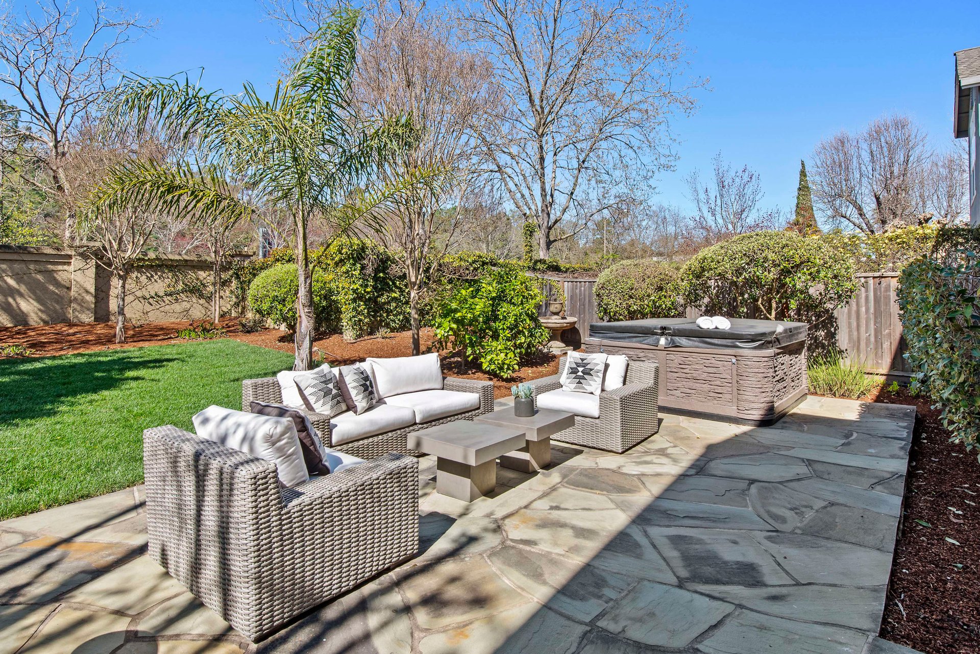 27 Presidio Dr