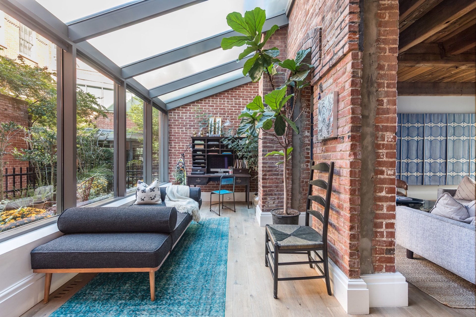 Elegant 3-Bed Factory Loft at Watchcase