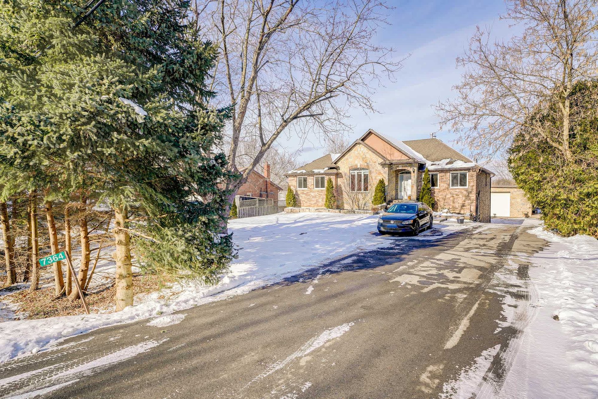 7364 Dickenson Rd E