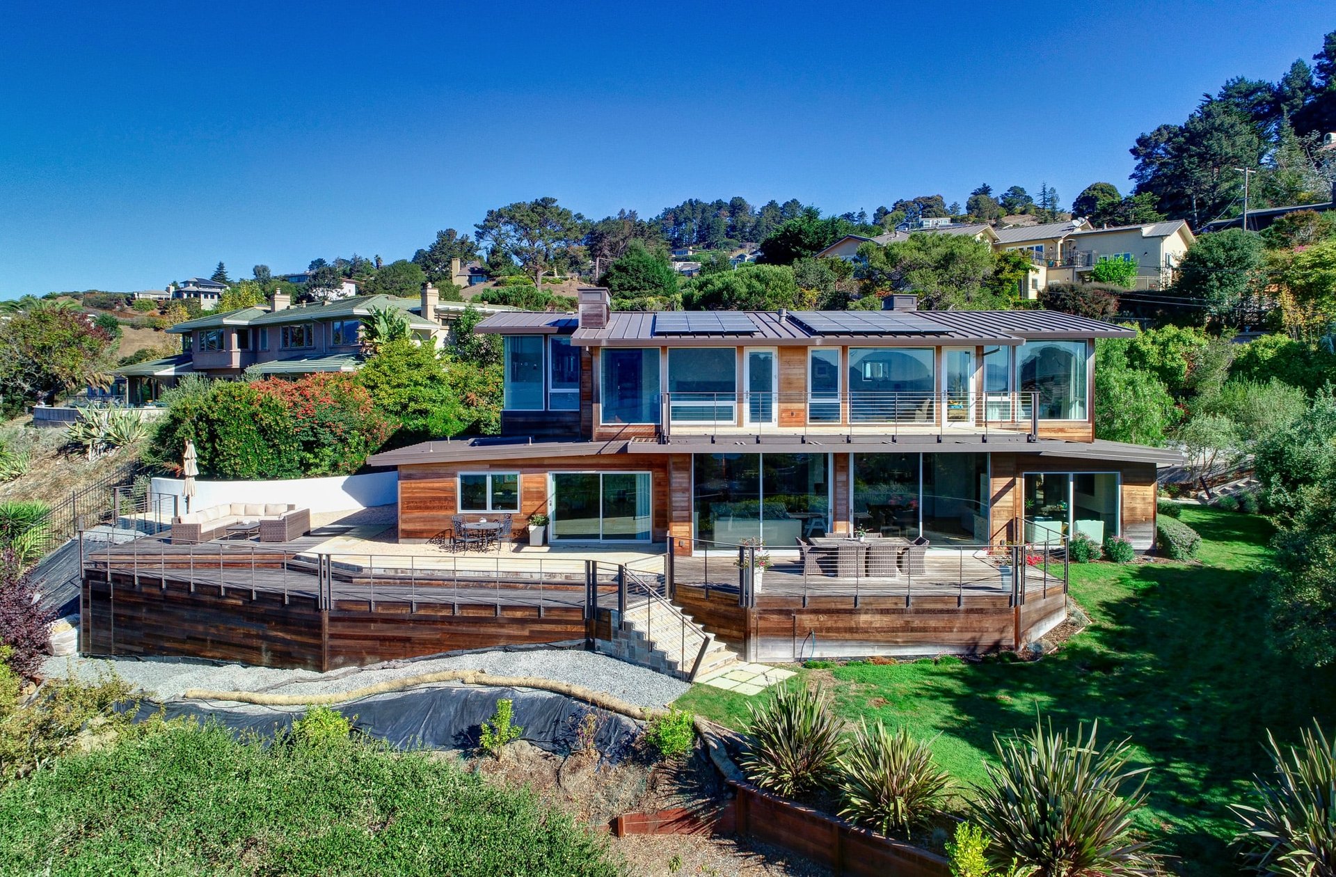 Coastal Contemporary Luxury Residence by the Bay