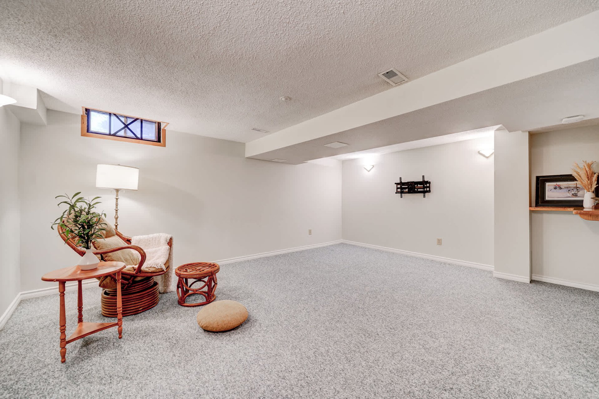 1087 Runnymead Cres