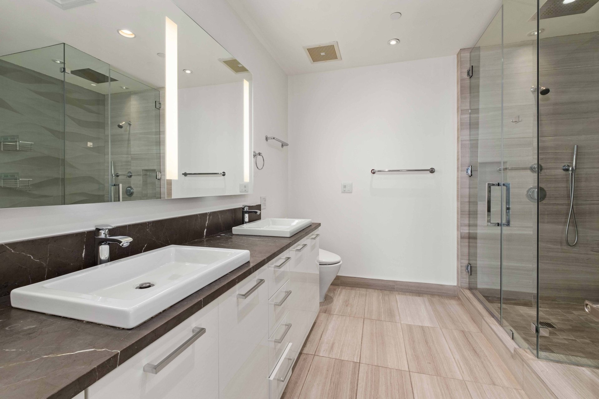 200 Congress Ave #37A