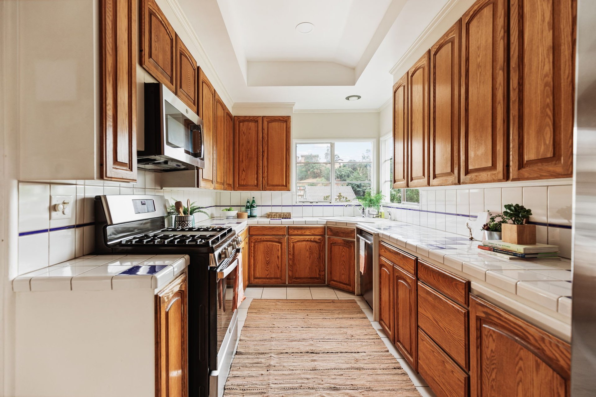 Wonderful and Warm Traditional Home with Views in The Los Feliz Hills