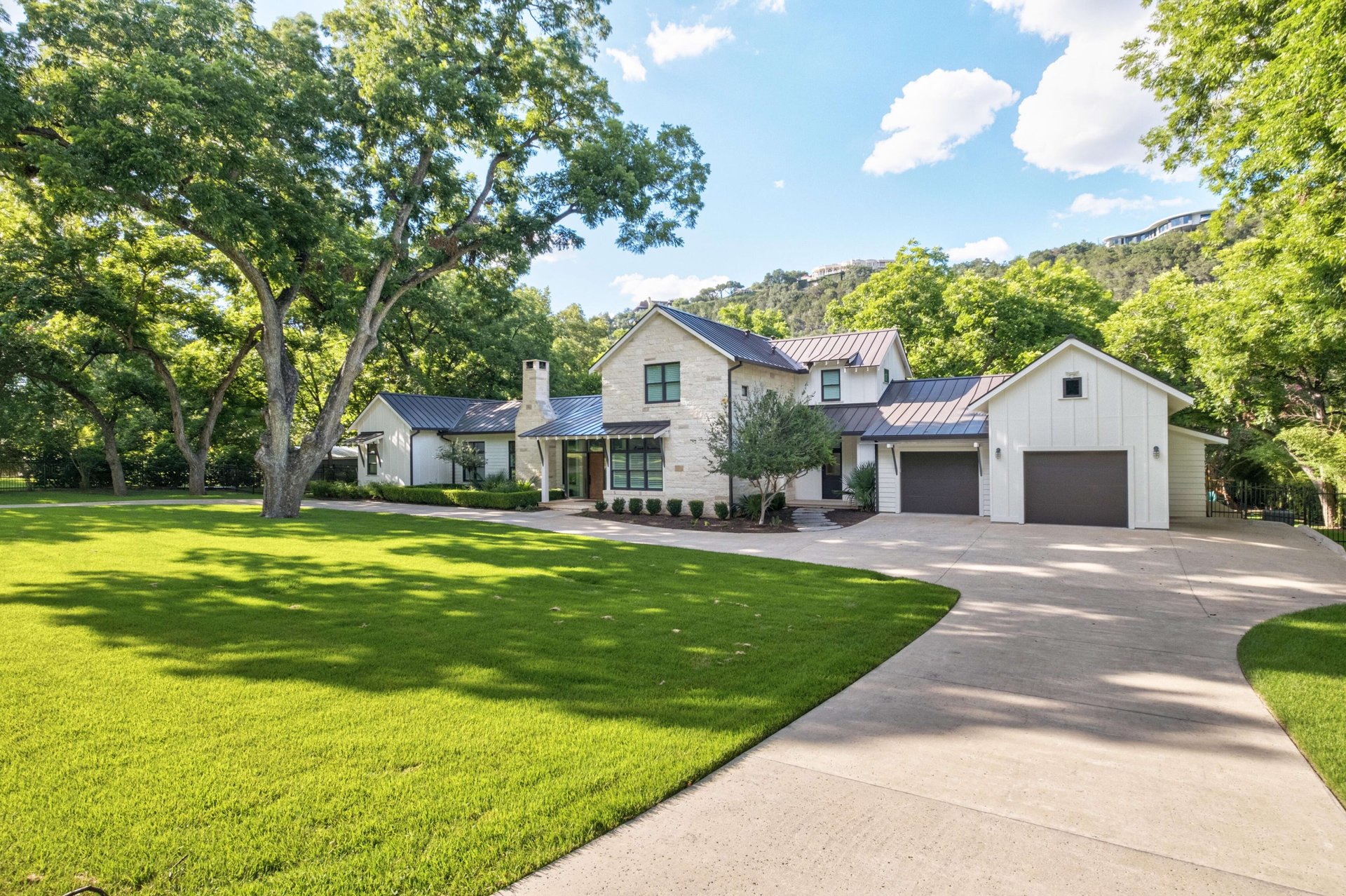 3120 Edgewater Drive