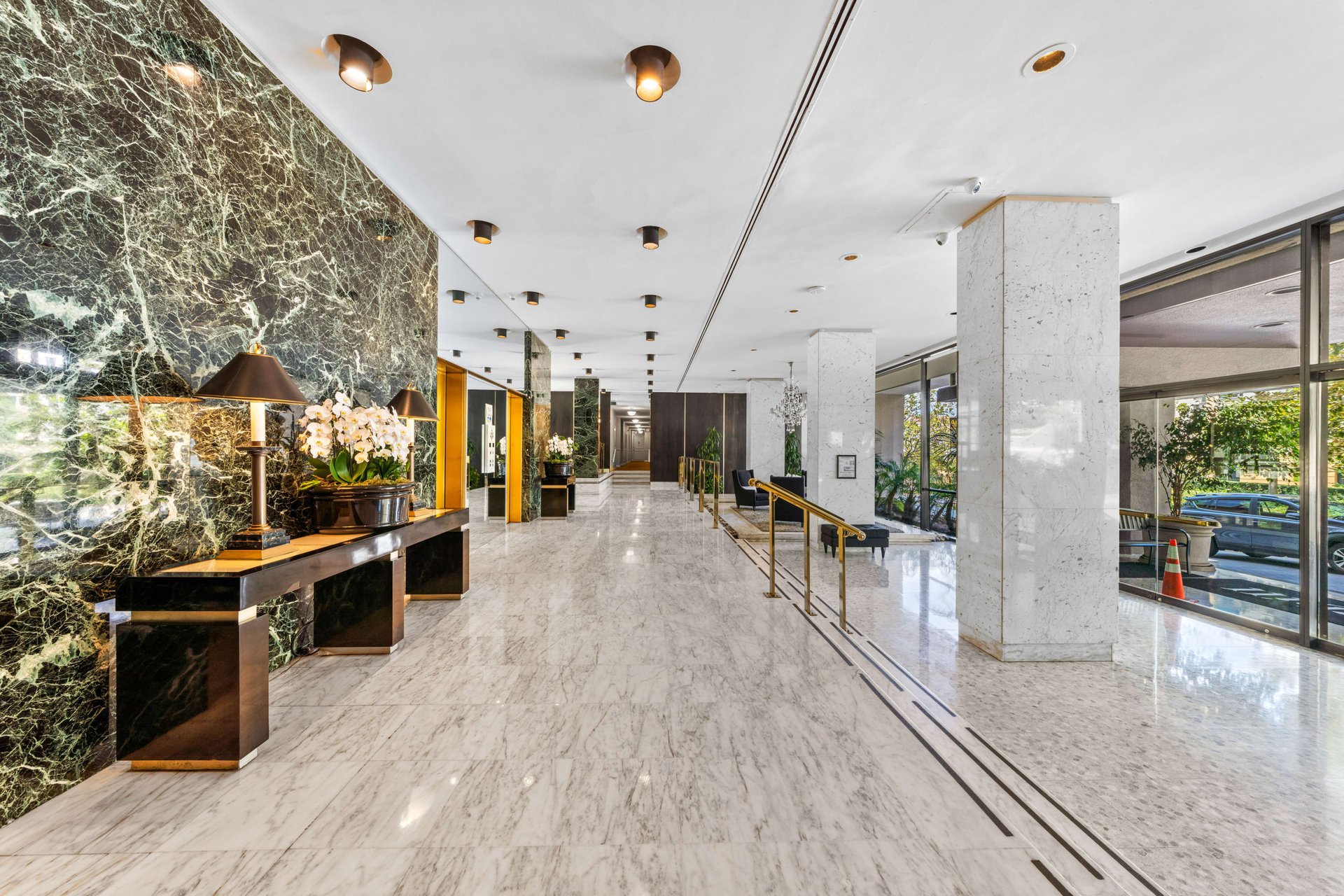 The Churchill #2E, Wilshire Corridor