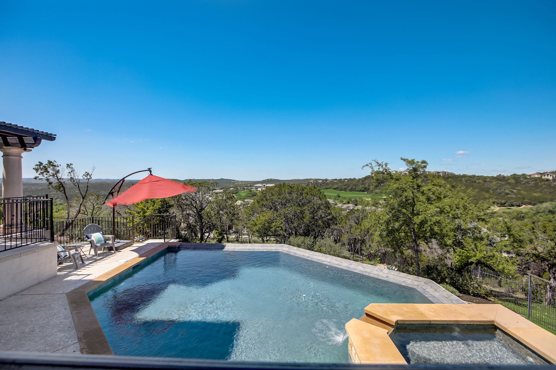 Hill Country Paradise: Luxurious 4/3 Home with Heated Pool/Spa and Spectacular Sunset Views in River Place!