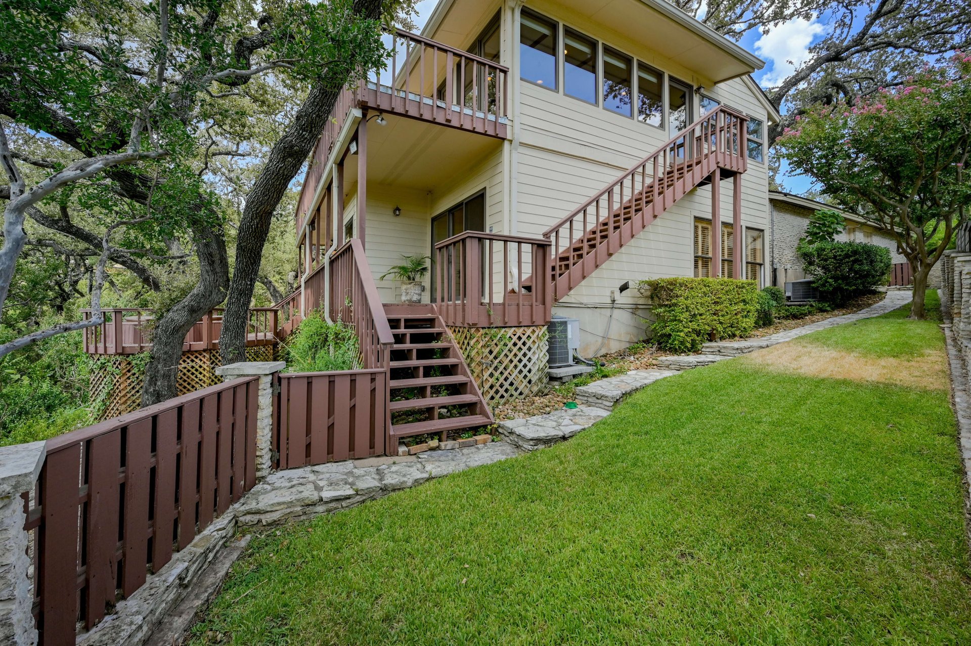 5711 Sam Houston Cir
