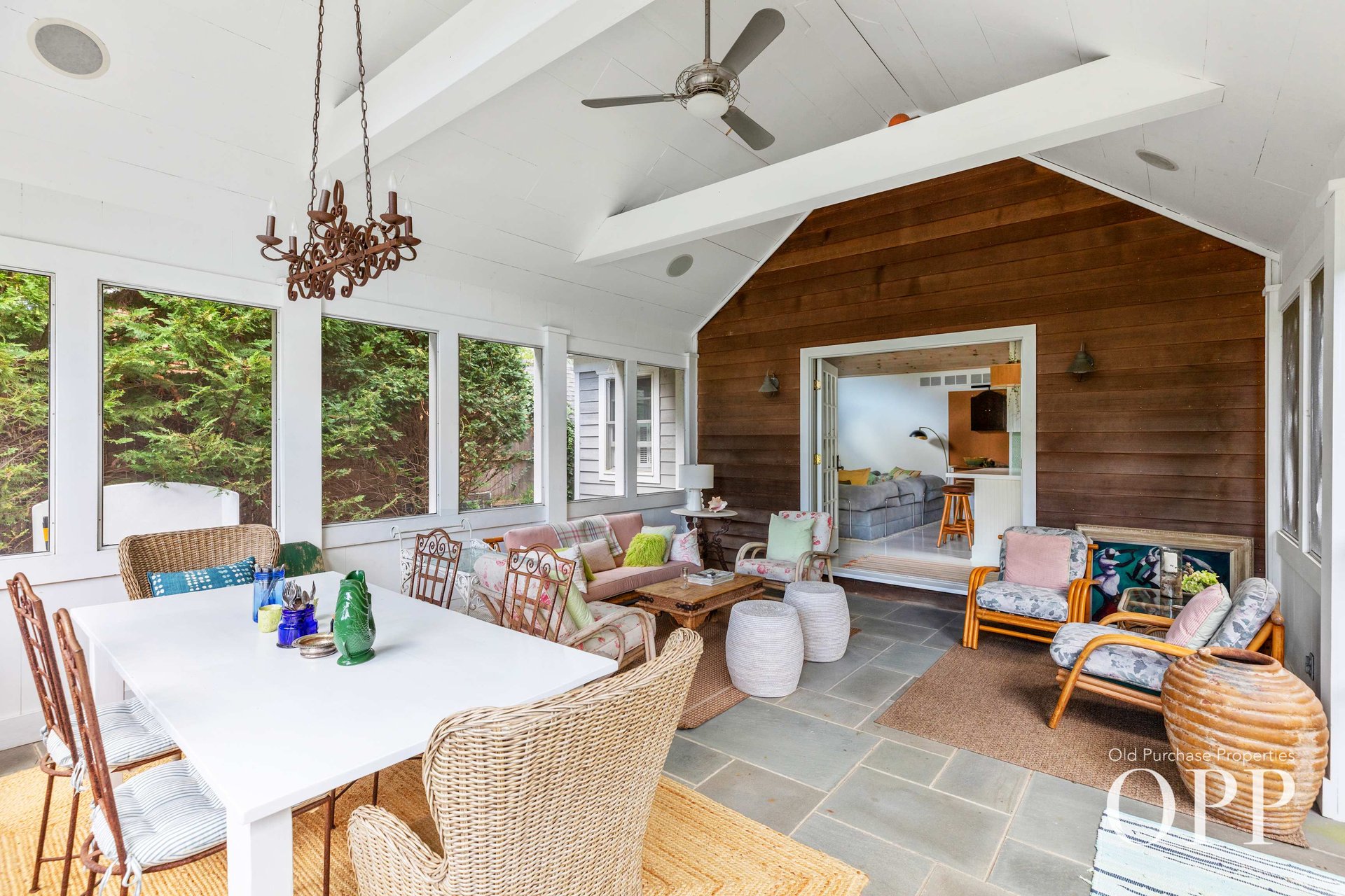 VILLAGE CLASSIC WITH POOL AND COTTAGE