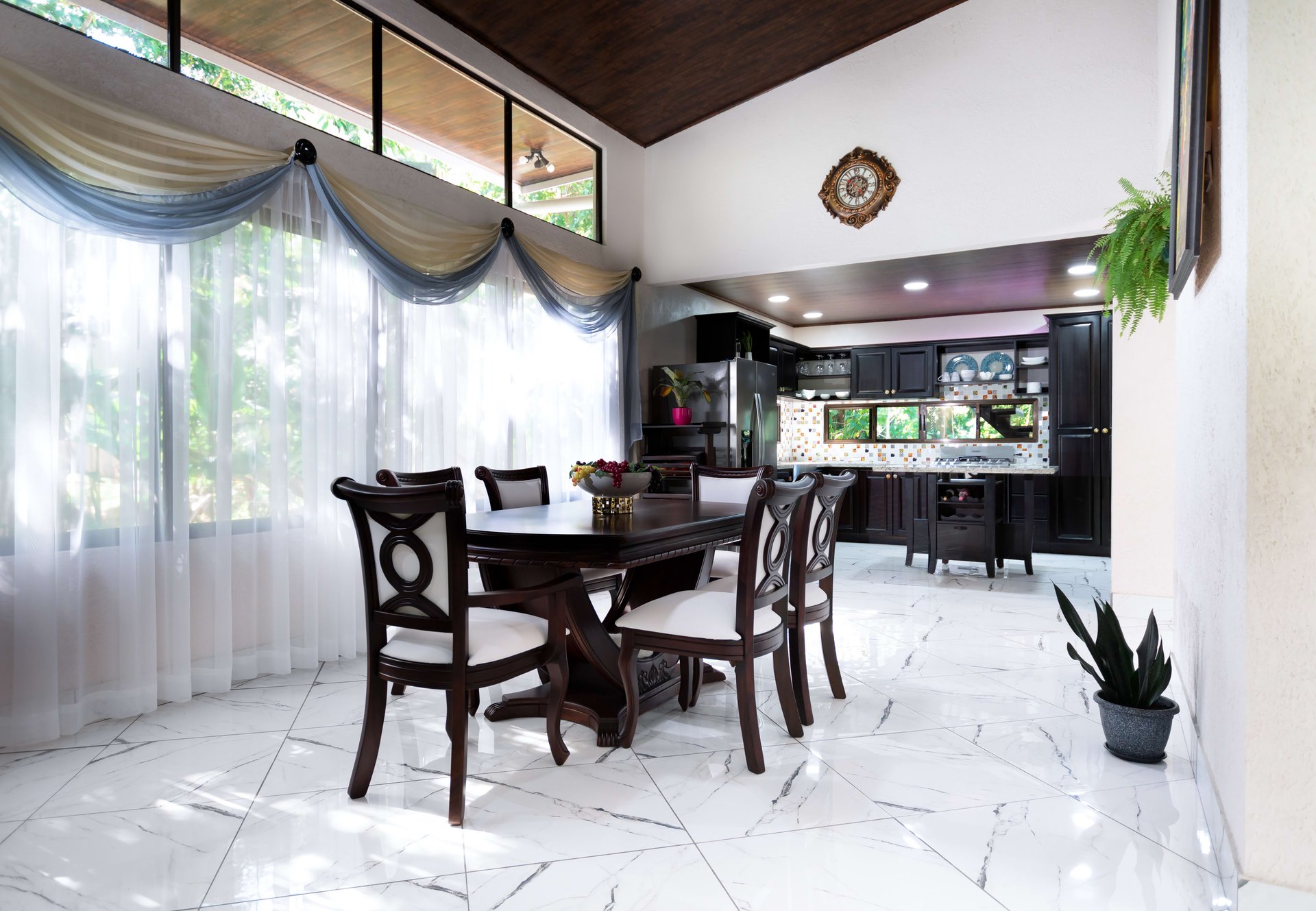 BRAND NEW 3-bedroom home, 5 minutes to Dominical Beach.