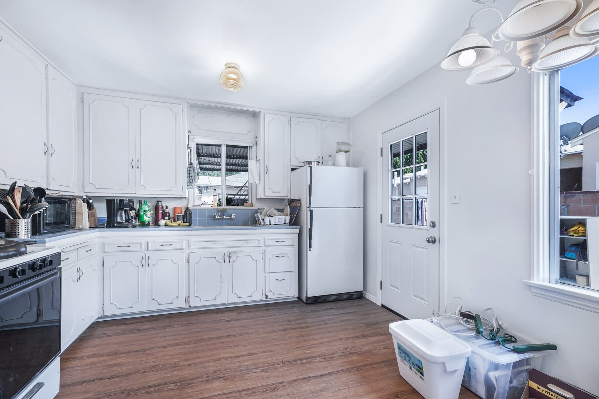 Rare opportunity to own a Garden-style 3 Unit Income Property in highly-sought Magnolia Park Burbank!