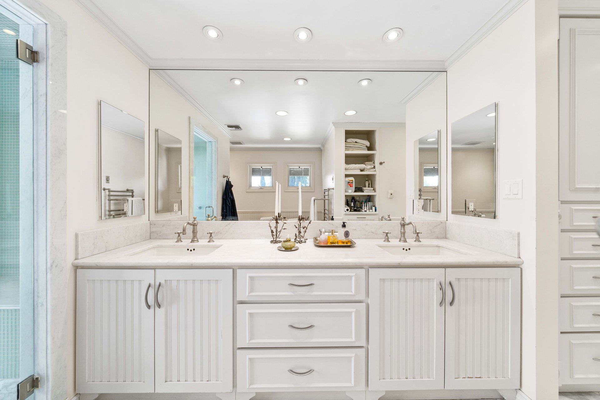 11157 Sarah St, Toluca Lake