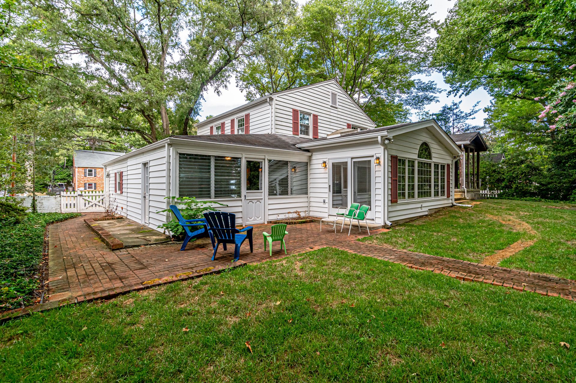 8609 Cyrus Pl