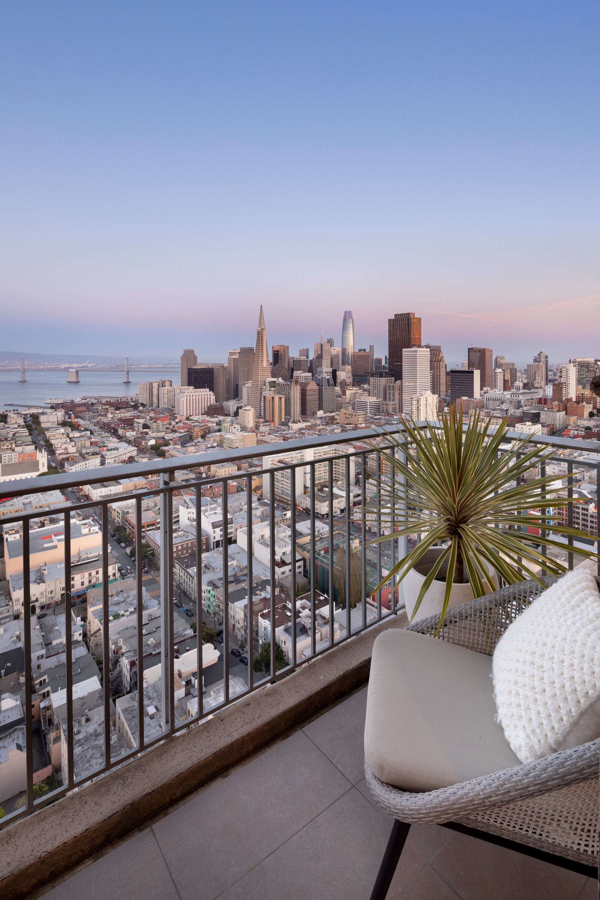"As New" Contemporary View Apartment