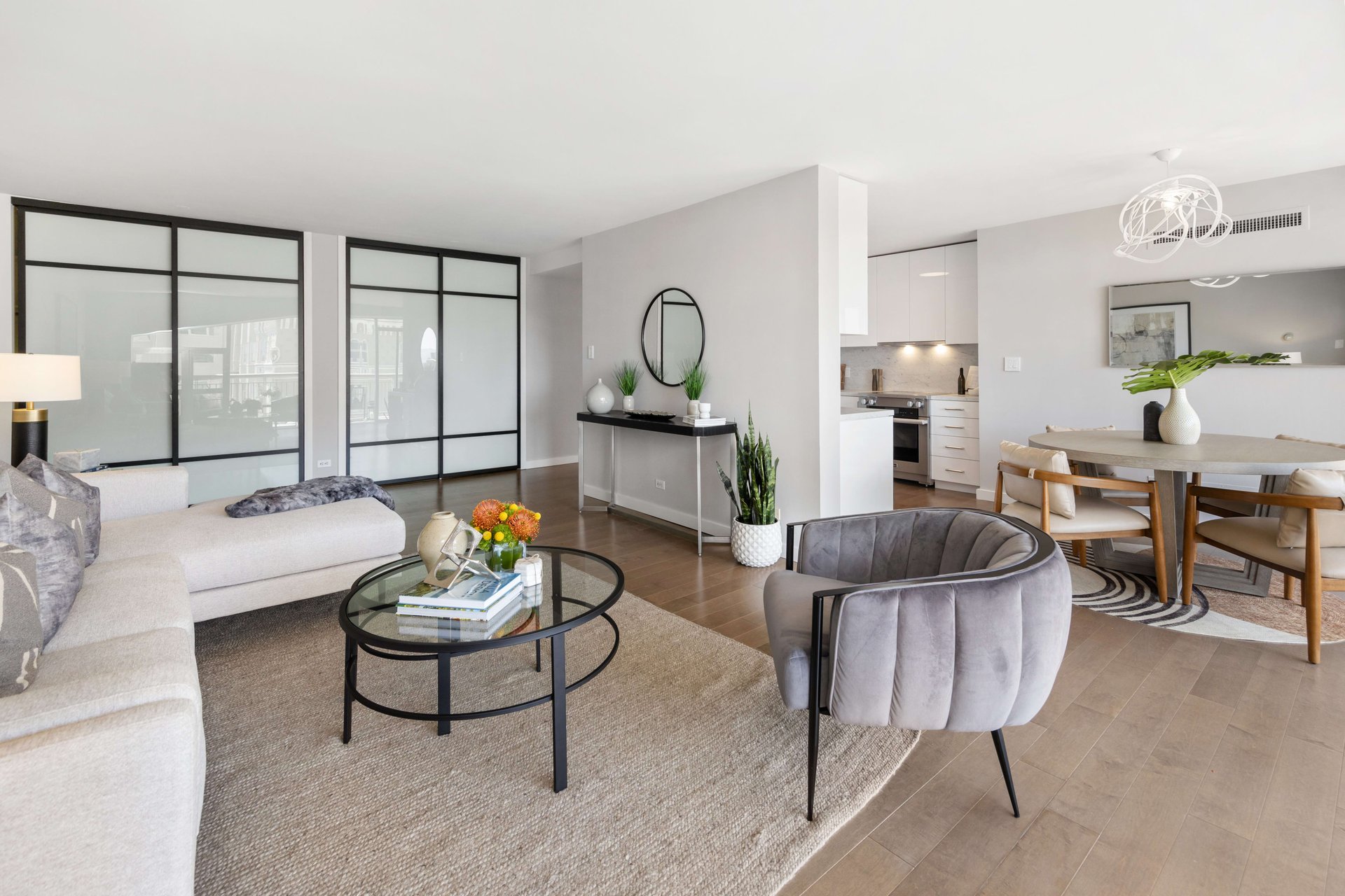 Just-Renovated Pacific Heights Condo With Southern Views