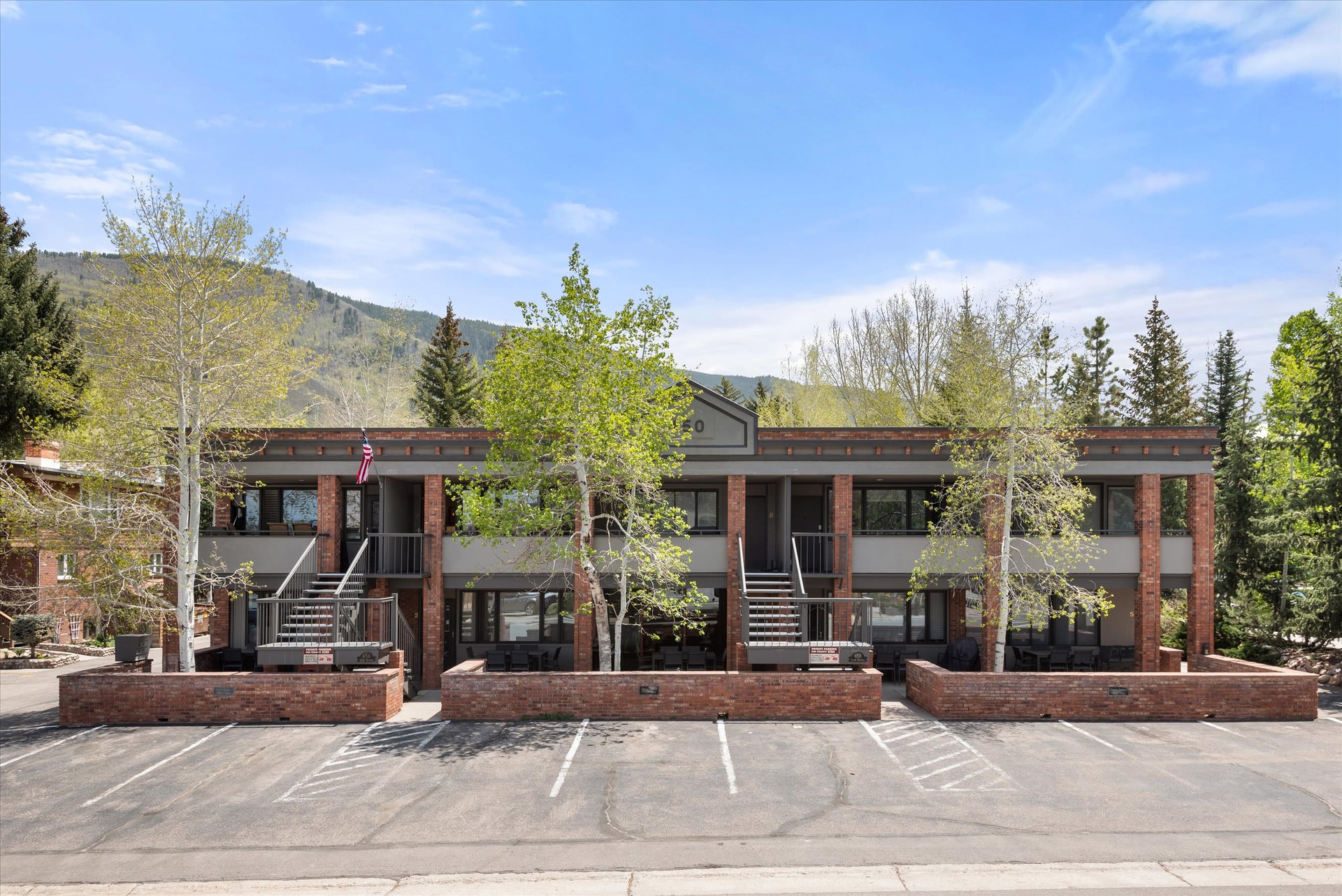 Perfect Aspen Retreat with Mountain Views and Walkable Convenience