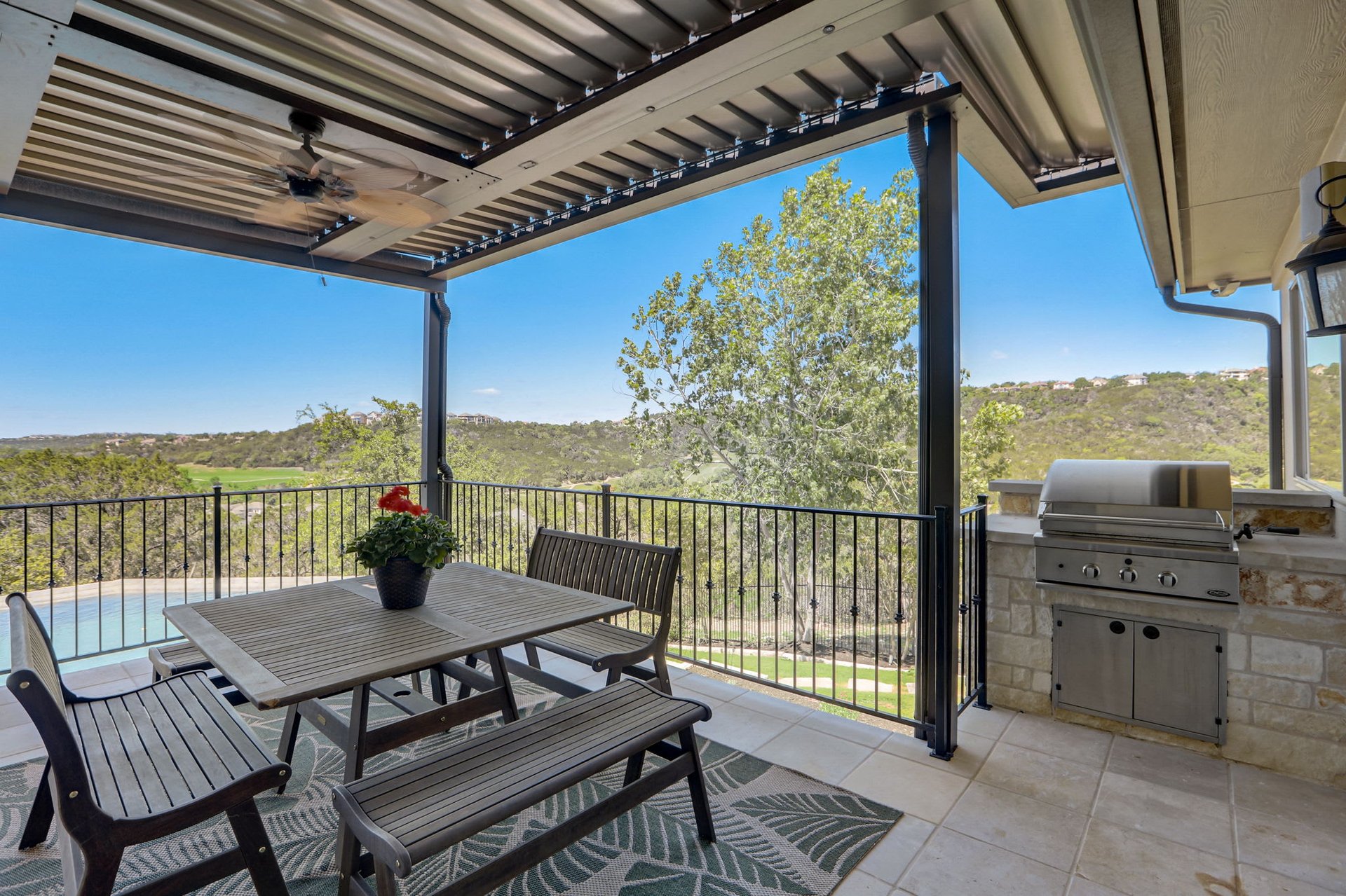Hill Country Paradise: Luxurious 4/3 Home with Heated Pool/Spa and Spectacular Sunset Views in River Place!
