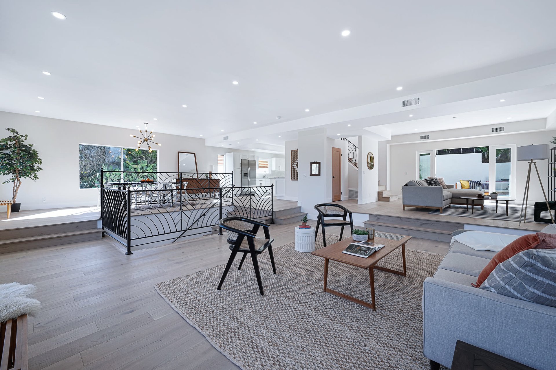 Immaculate & Turnkey Contemporary Home in Hollywood Hills