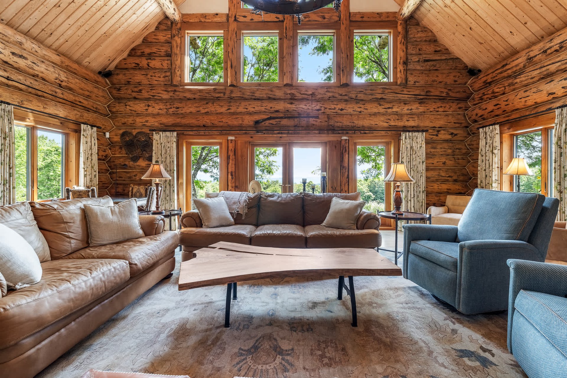 Exclusive Mountain Log Home - Monthly Rental Avail.