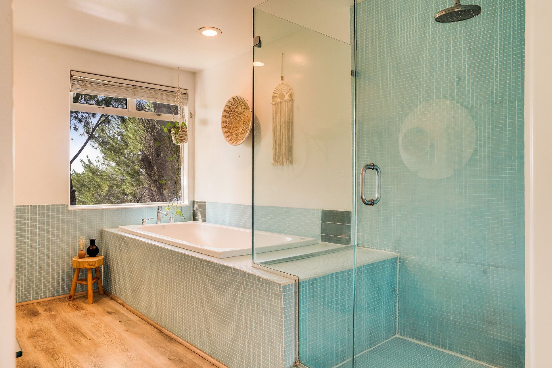 deLIGHTfull Mid Century in the Studio City "Donas"