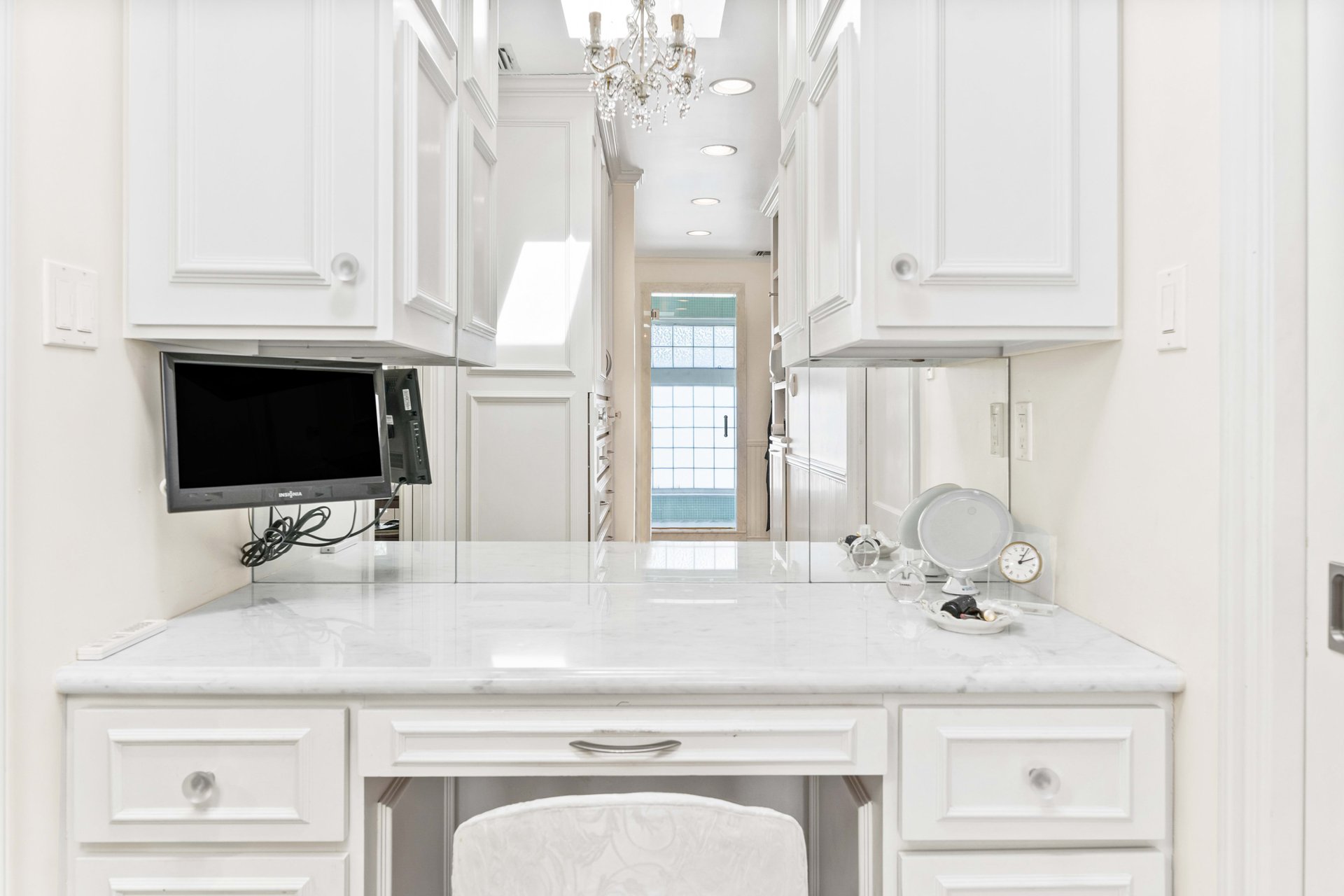 11157 Sarah St, Toluca Lake