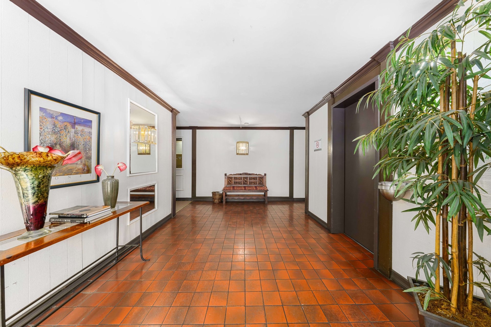 406 N Oakhurst Dr #105, Beverly Hills