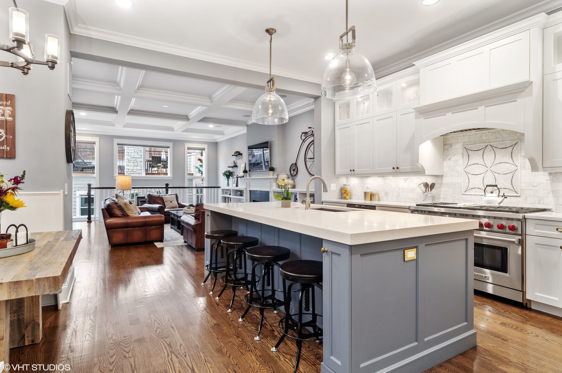 1928 W Fletcher St