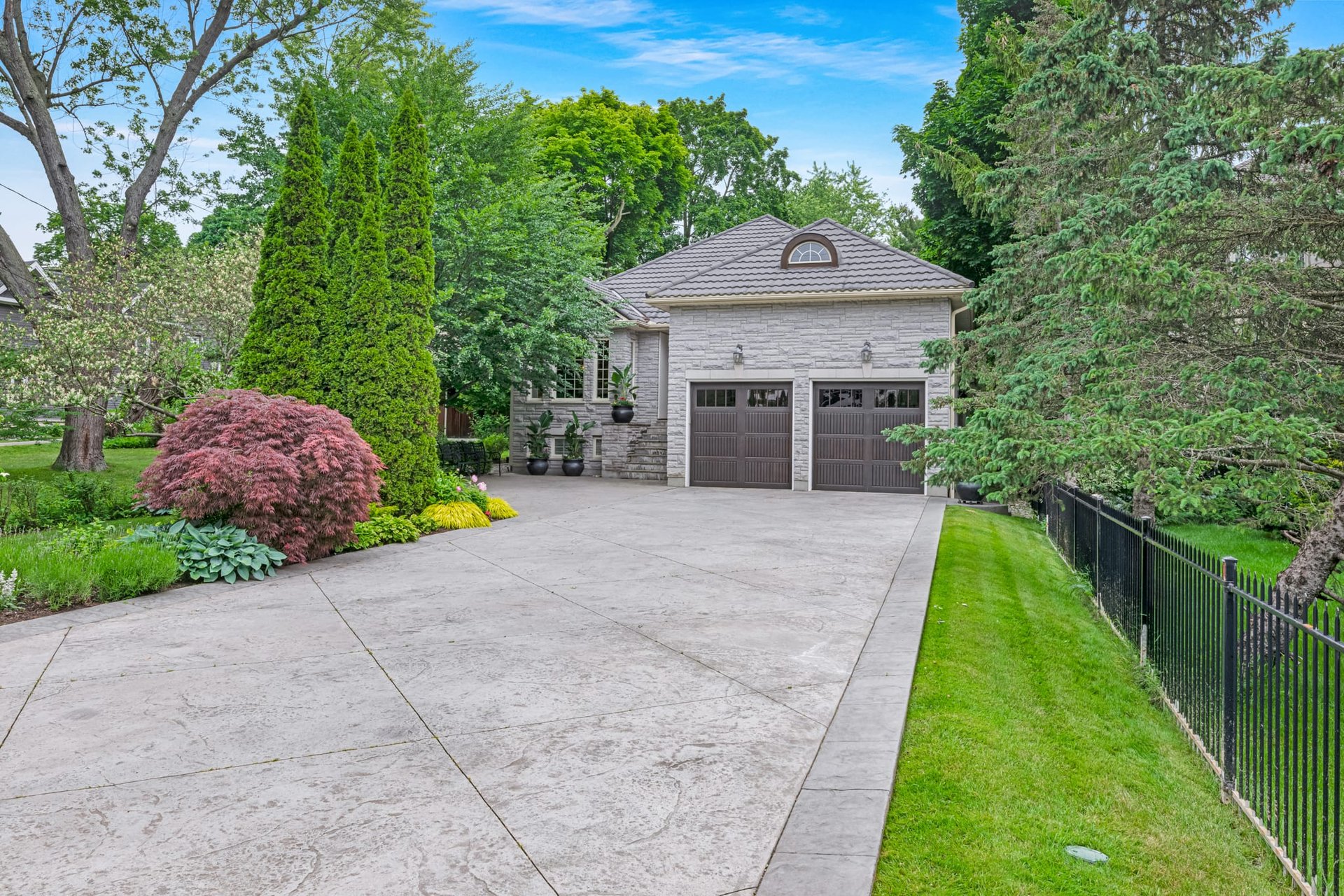 1421 Indian Grove