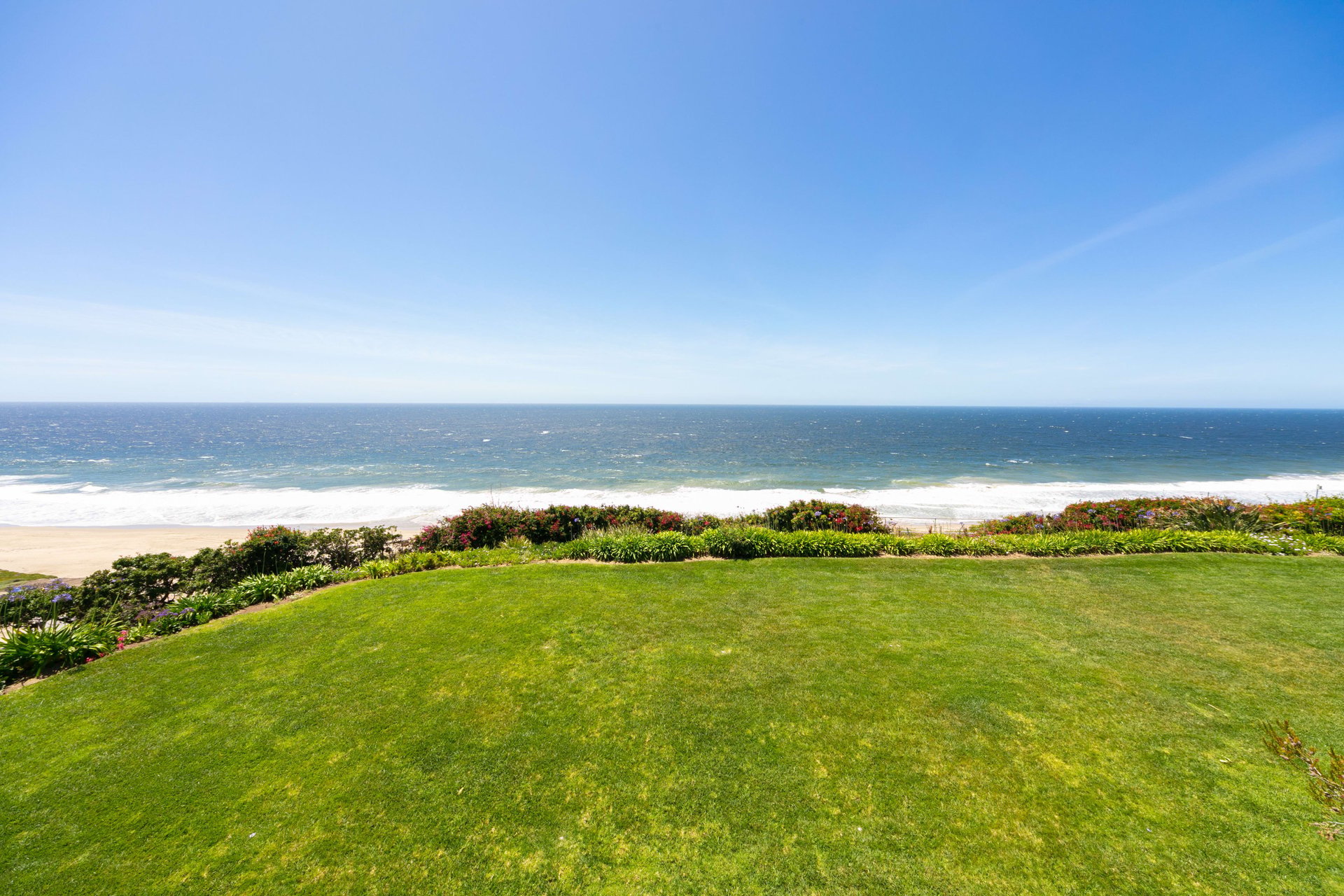 Gorgeous Front Row Zuma Bay Villas