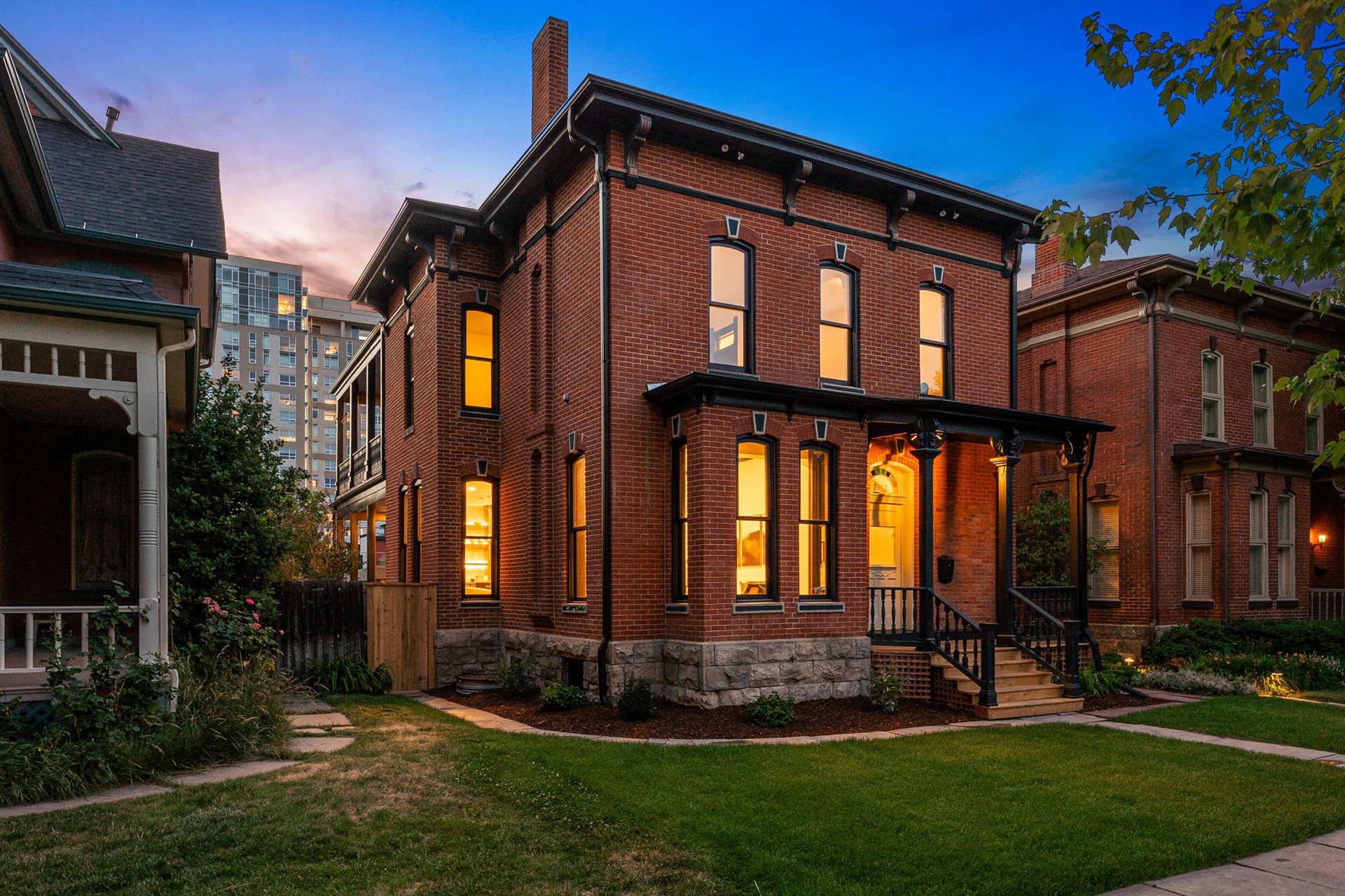 2127 Tremont Place
