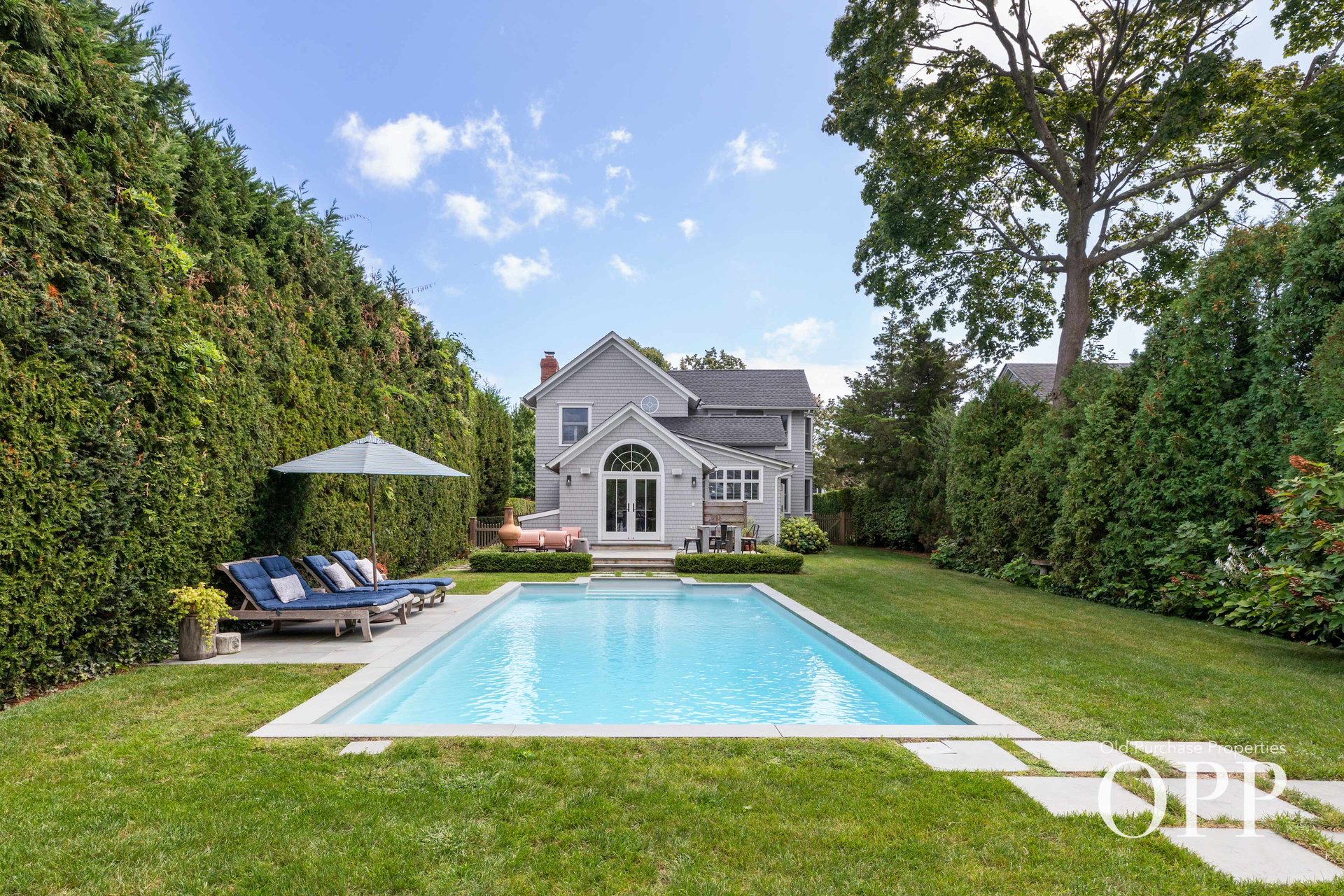 VILLAGE CLASSIC WITH POOL AND COTTAGE